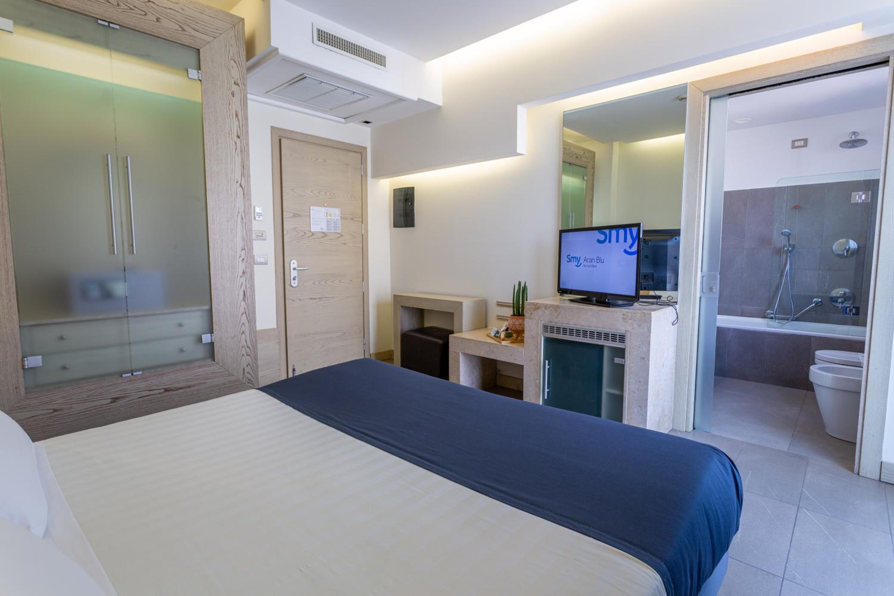 Double or Twin Room with Balcony - Photo 1