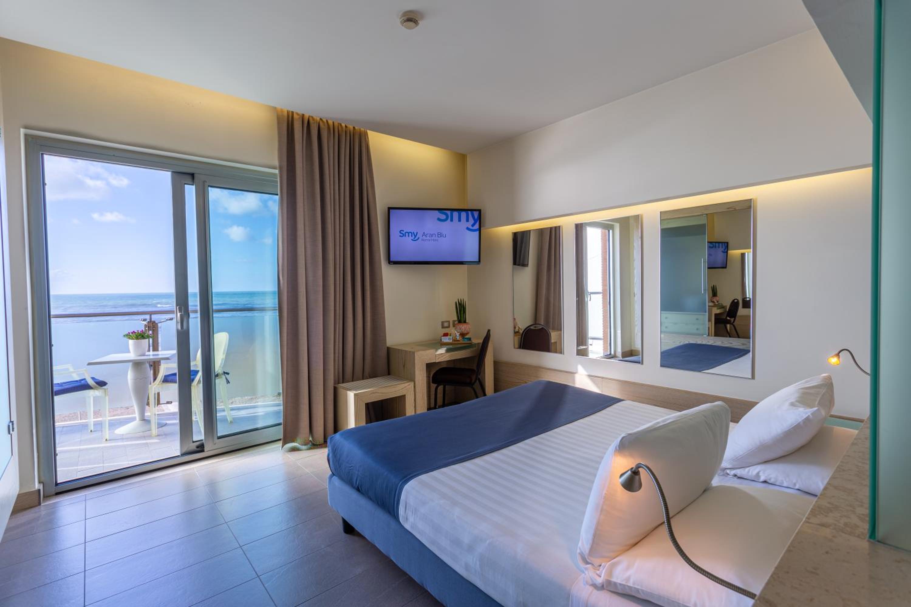 Triple Room with Balcony and Sea View - Photo 1