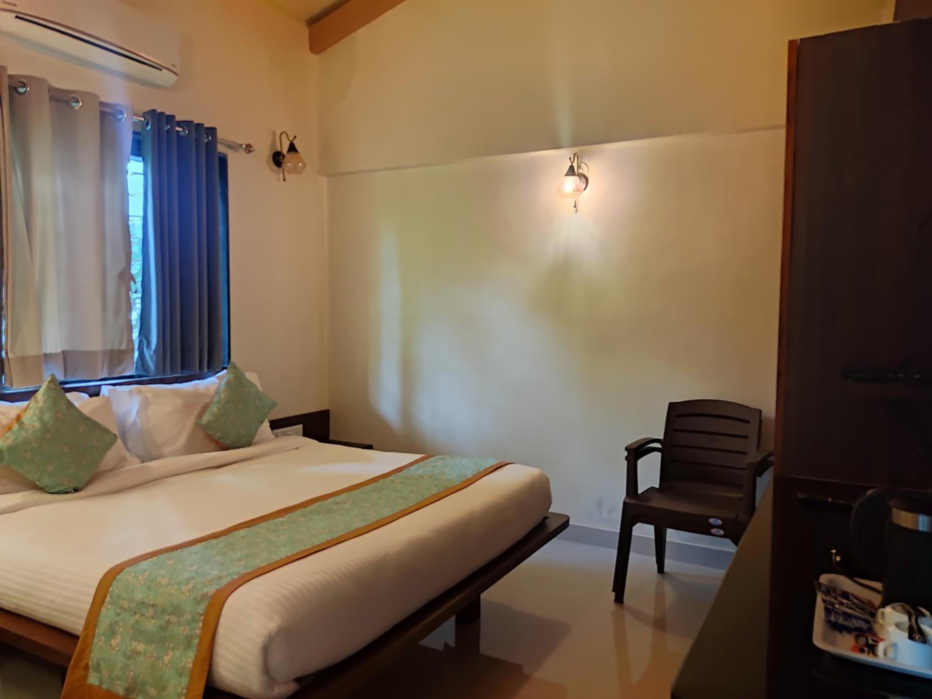 Suite with Balcony - Photo 2