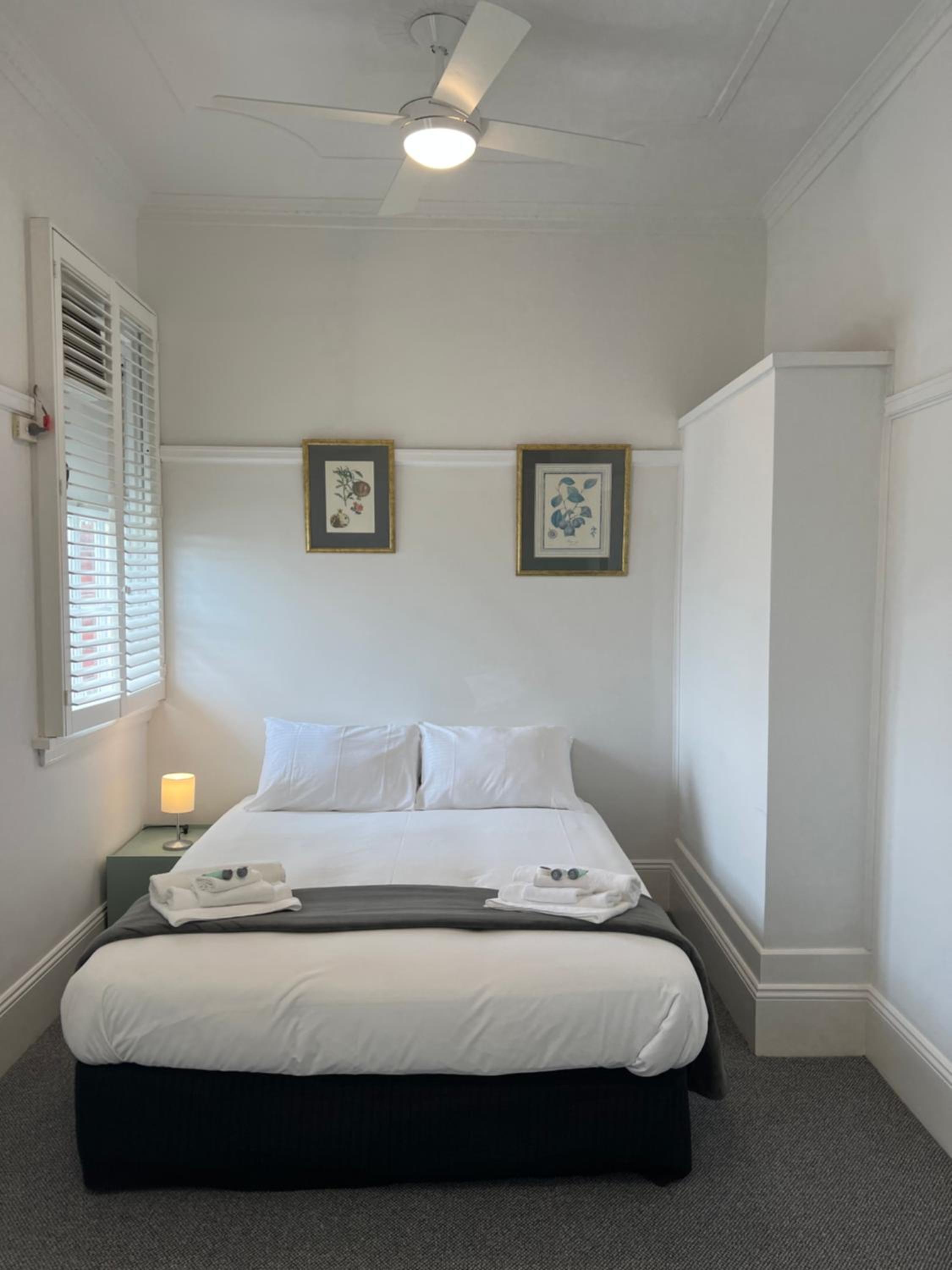 Queen Room with Shared Bathroom, photo 7