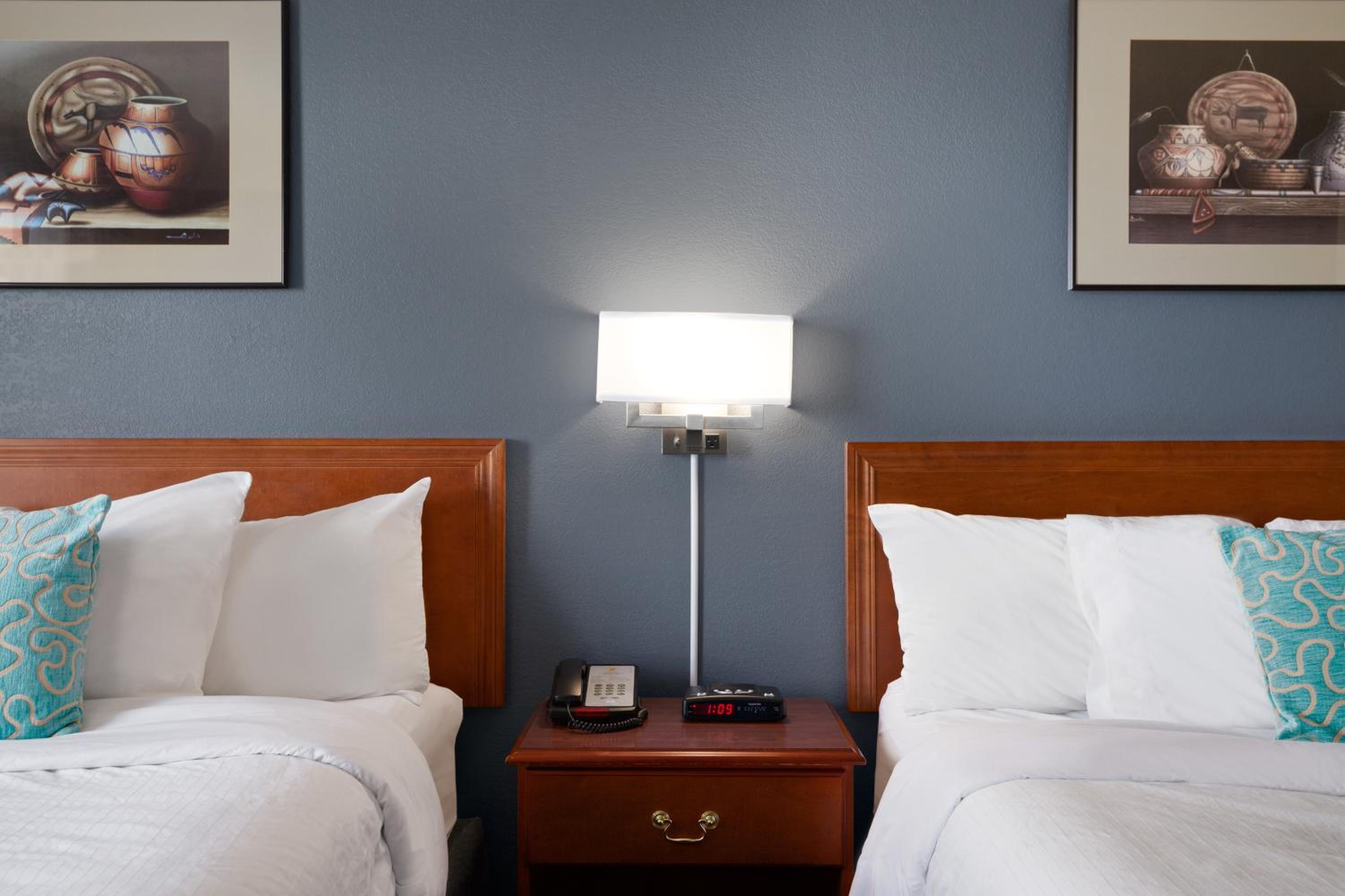 Queen Room with Two Queen Beds - Pet-Friendly/Smoking photo 1