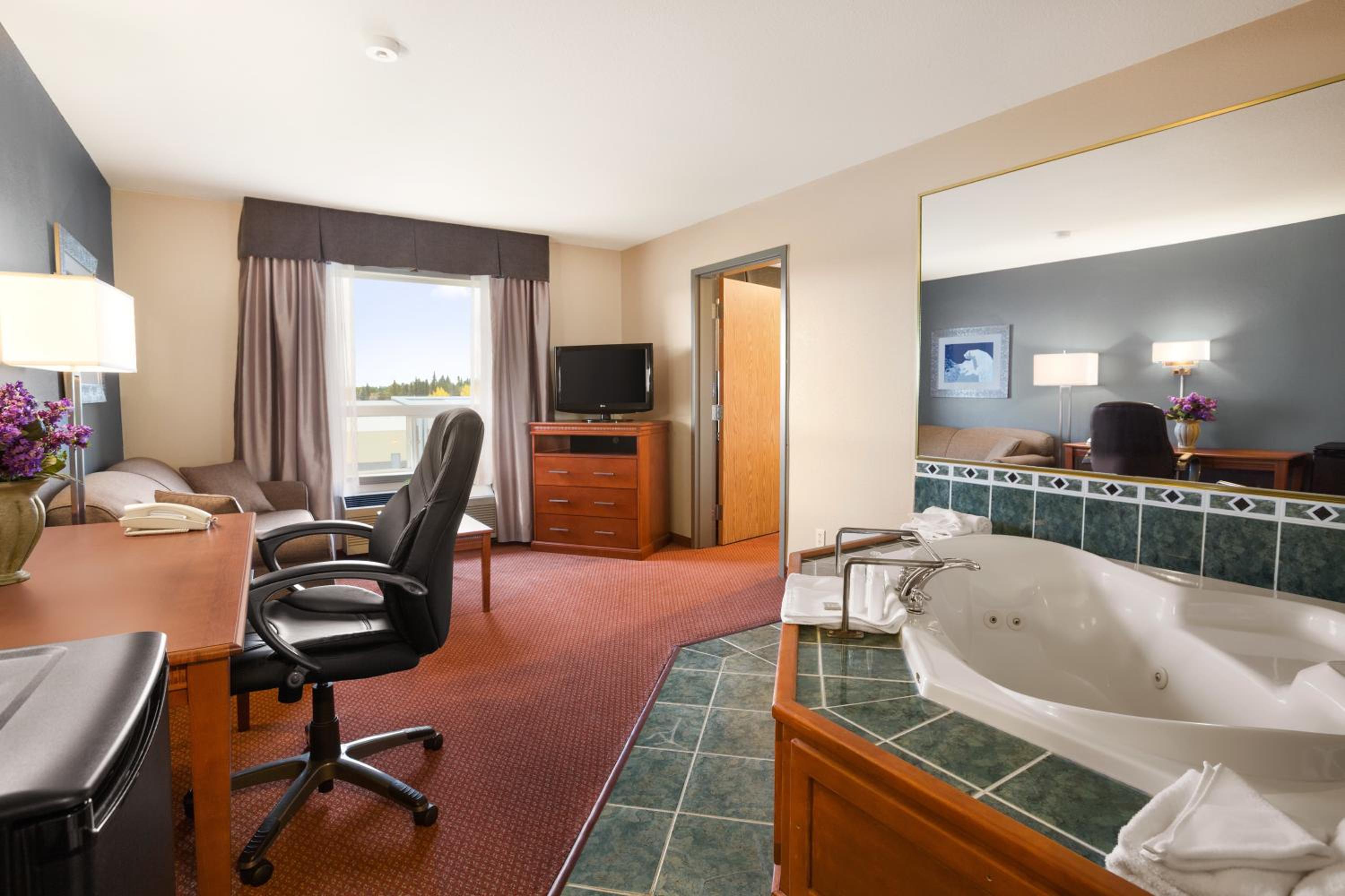 One-Bedroom King Suite - Non-Smoking photo 2