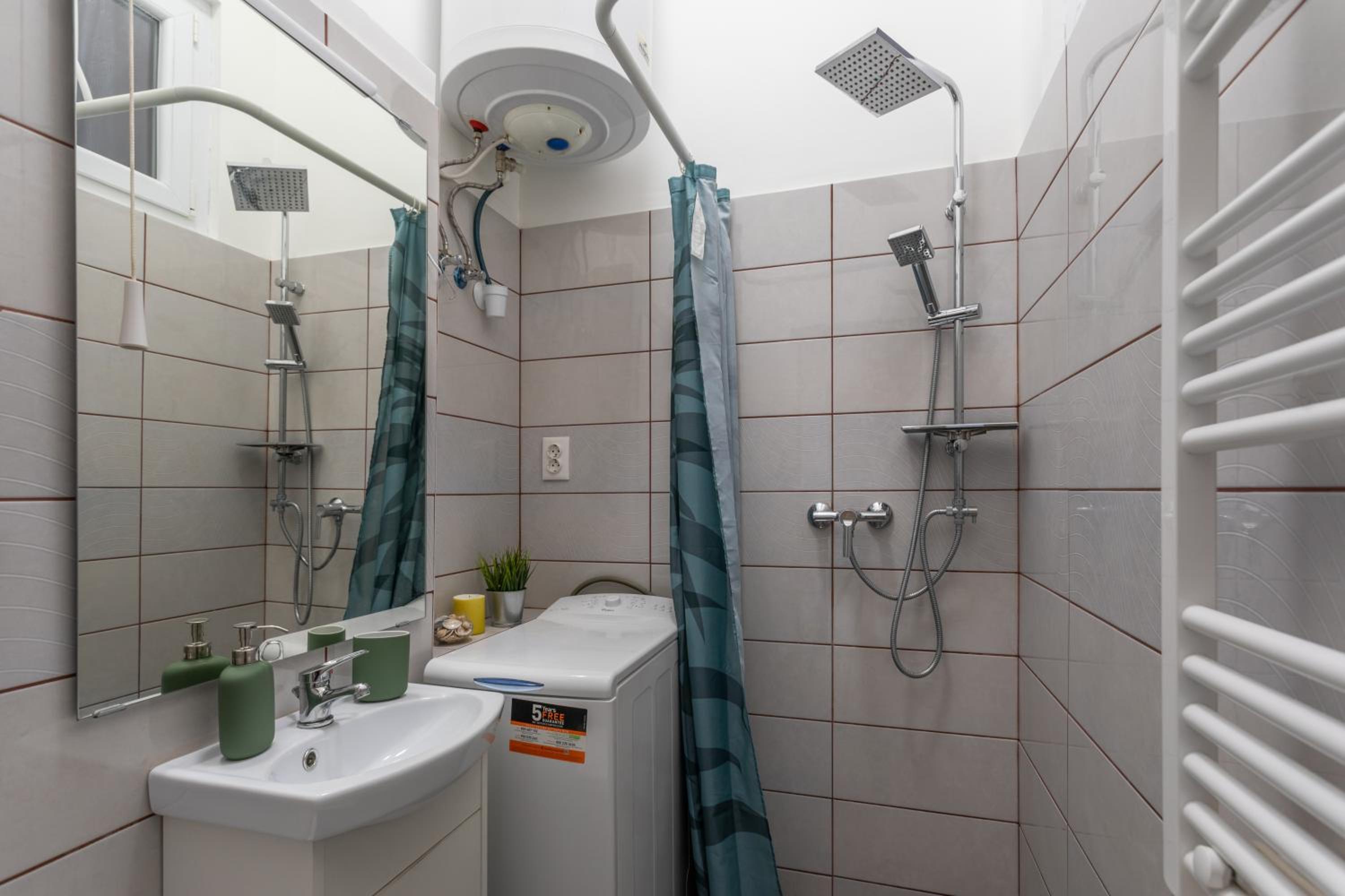 One-Bedroom Apartment - Photo 17