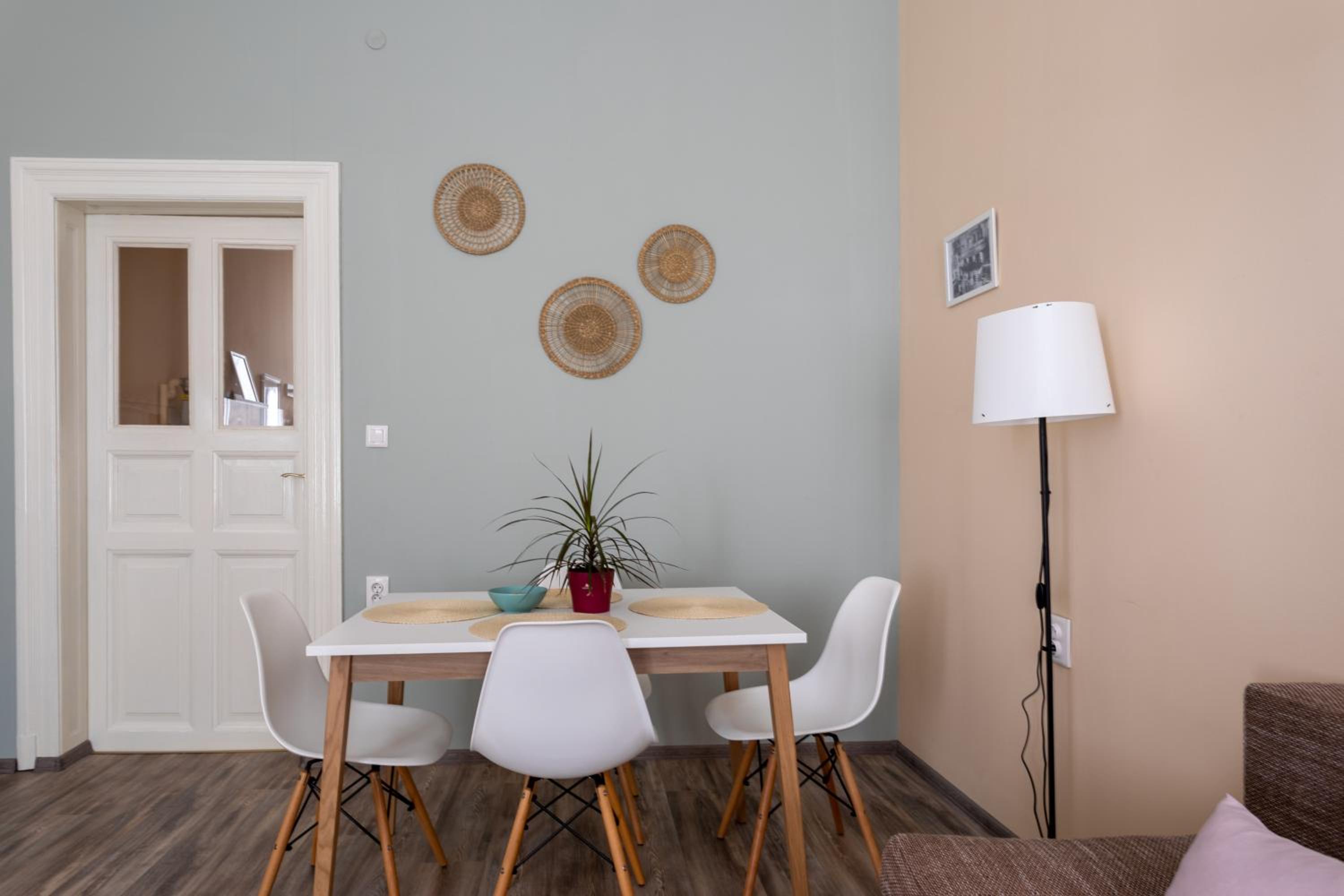 One-Bedroom Apartment - Photo 3
