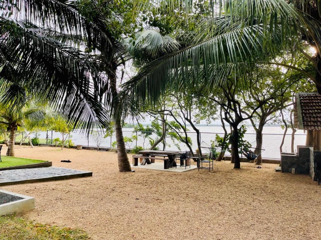 Bungalow - Water Front  photo 2