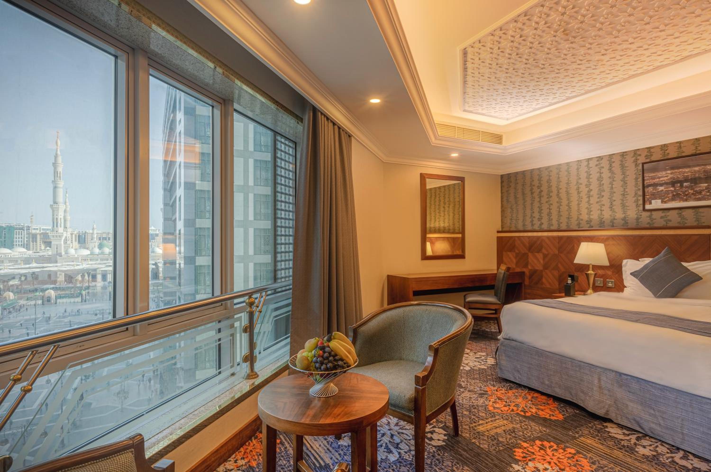 Three-Bedroom Suite with Haram View
