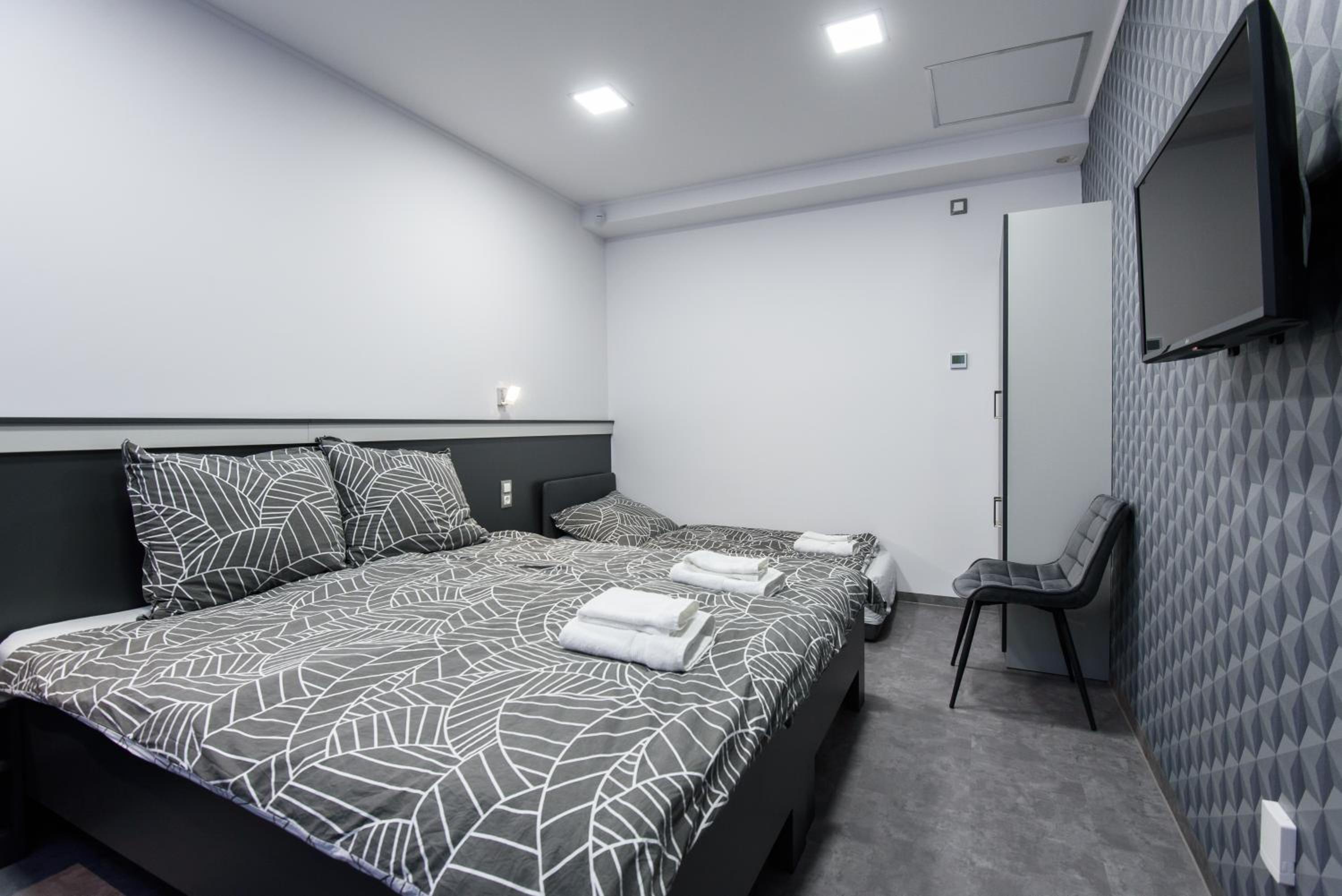 Triple Room with Private Bathroom photo 3