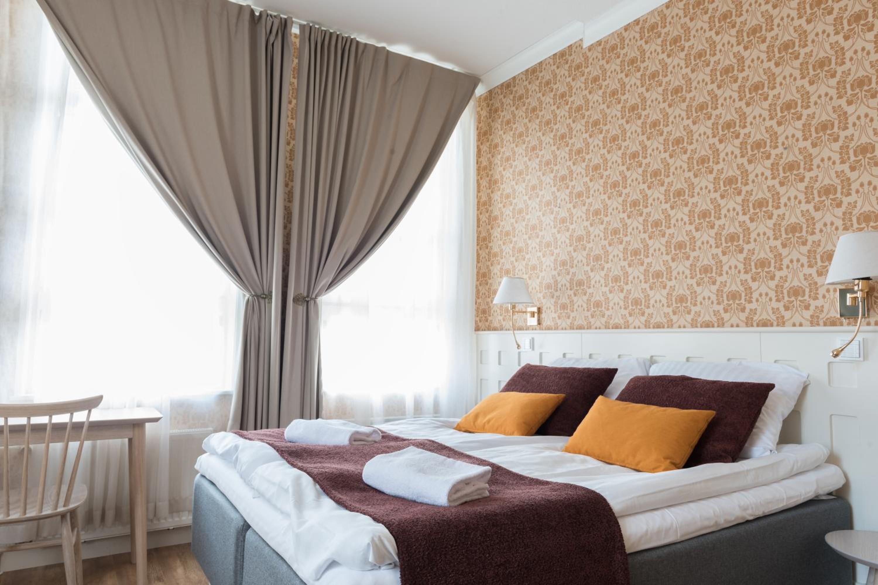Double Room with Lake View - Photo 1