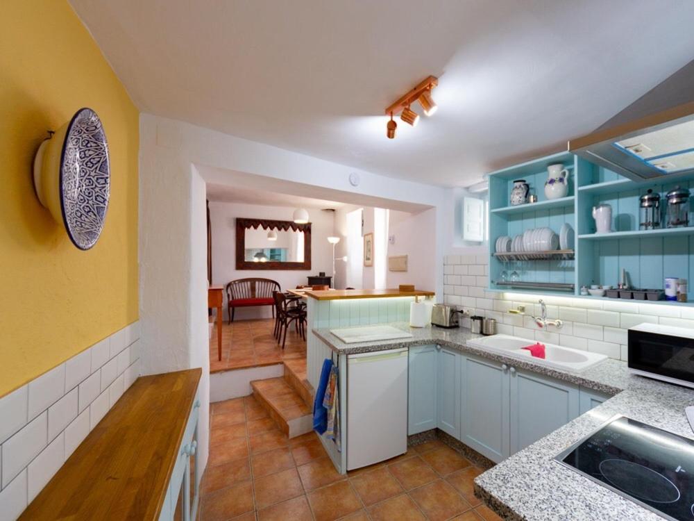 Three-Bedroom House photo 3