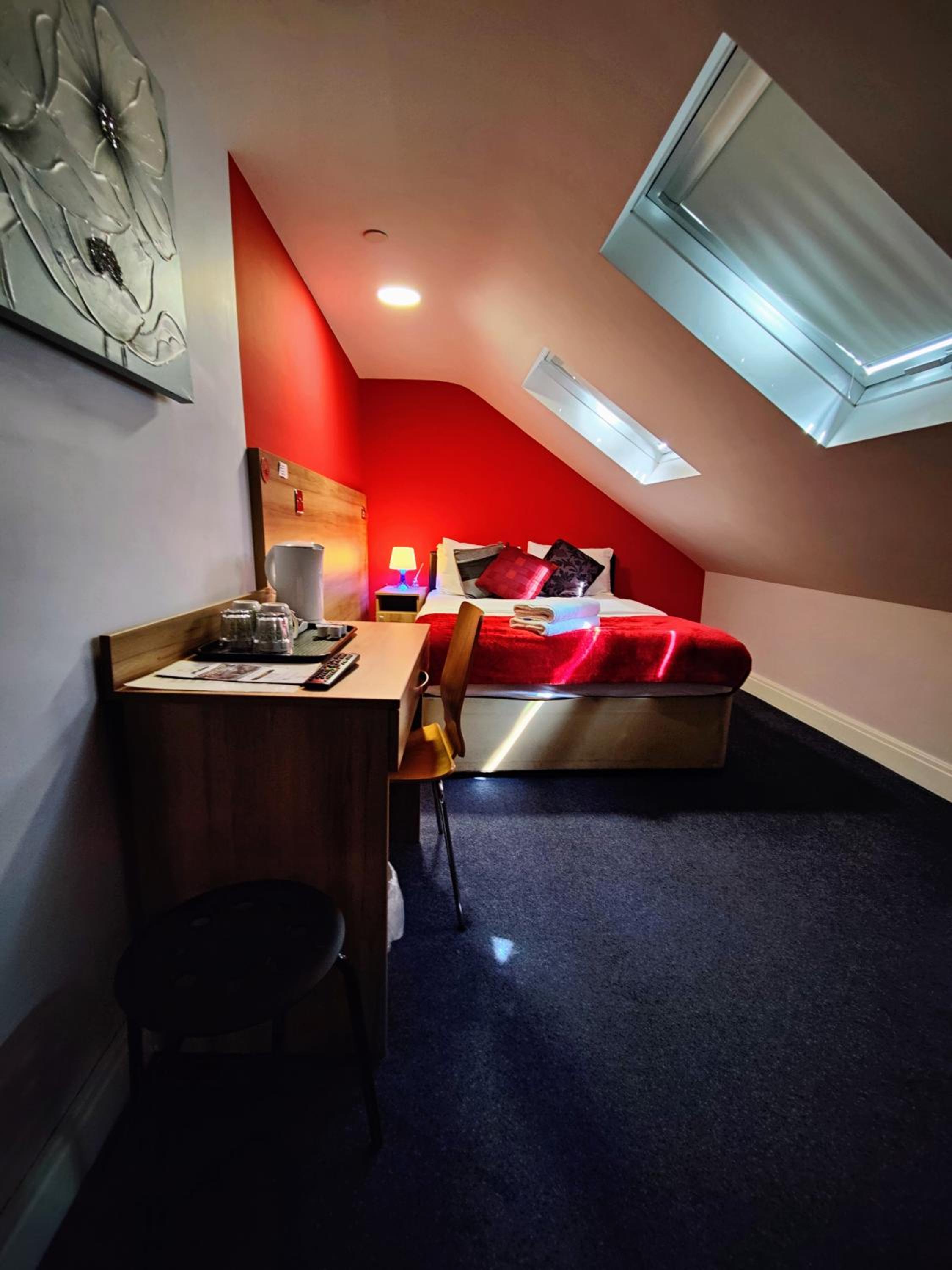 Double Room - Photo 7