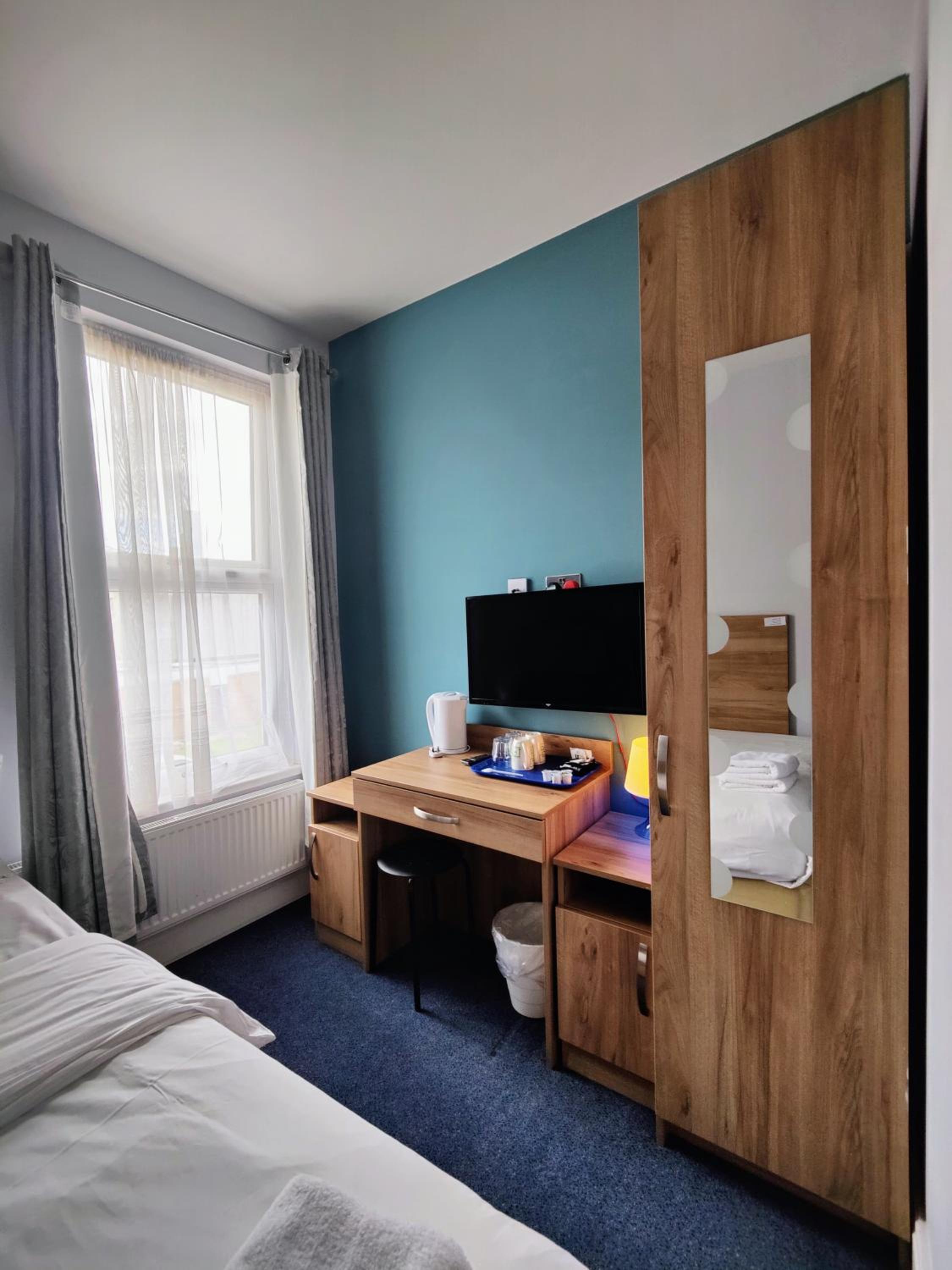 Double Room - Photo 5