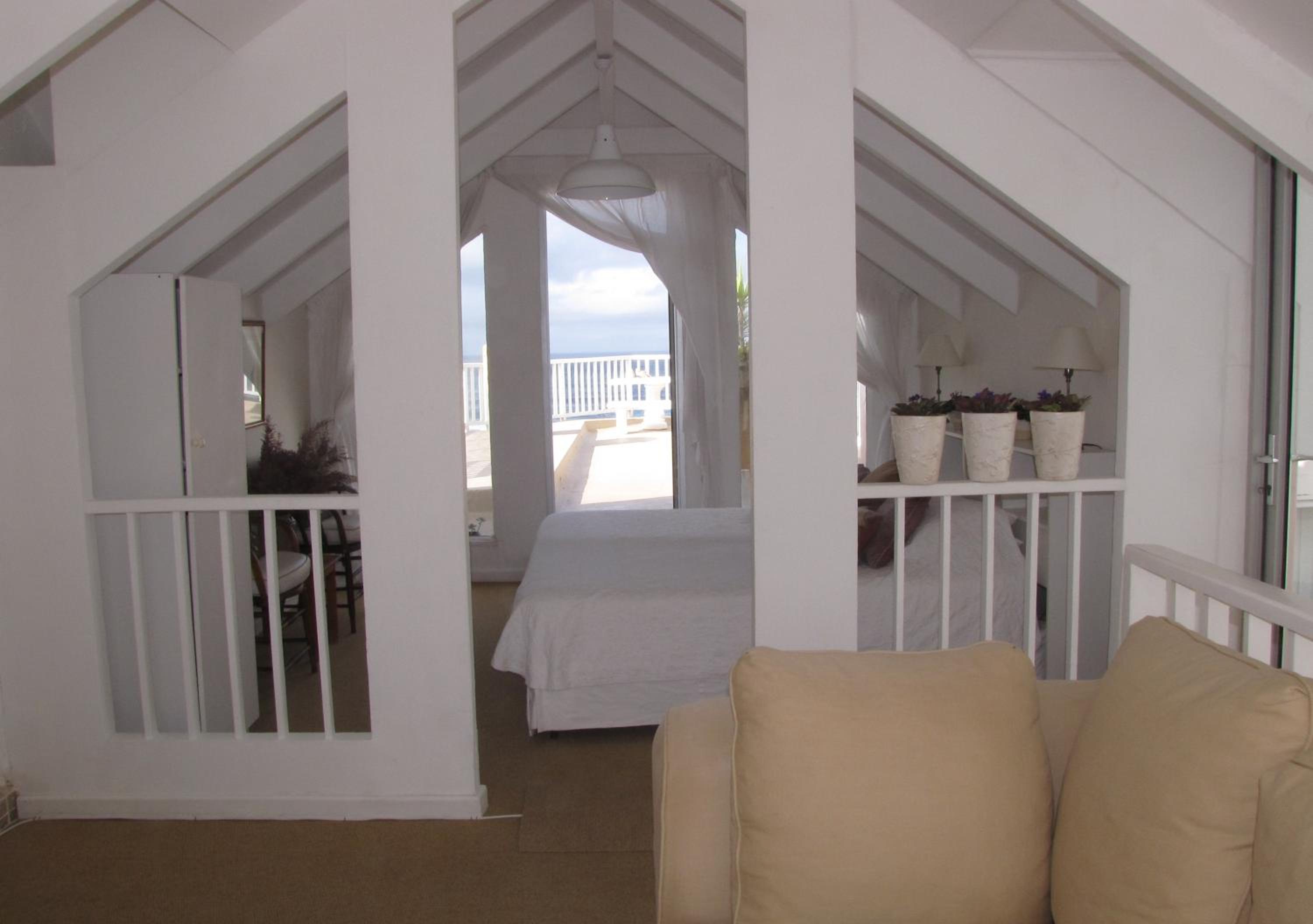 Duplex Suite with Patio and Ocean View - Pebbles photo 3