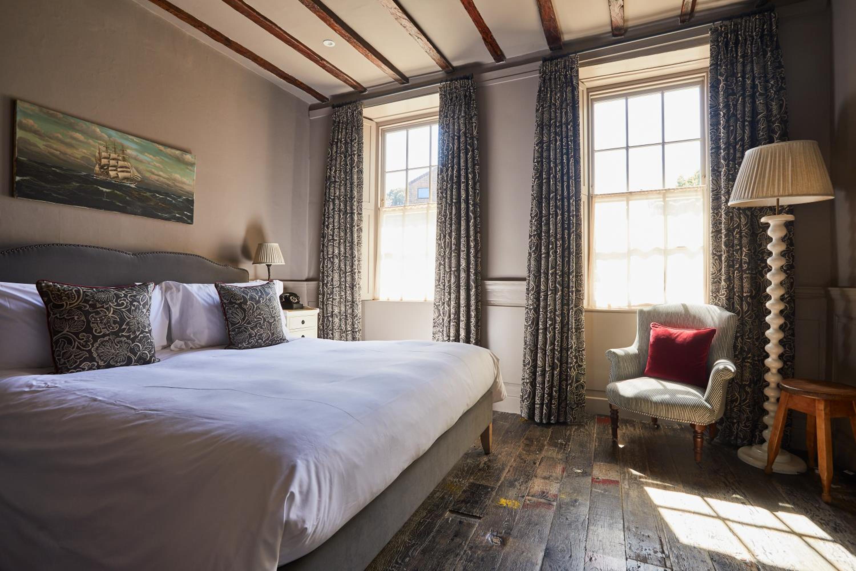 Superior King Room - Photo 4