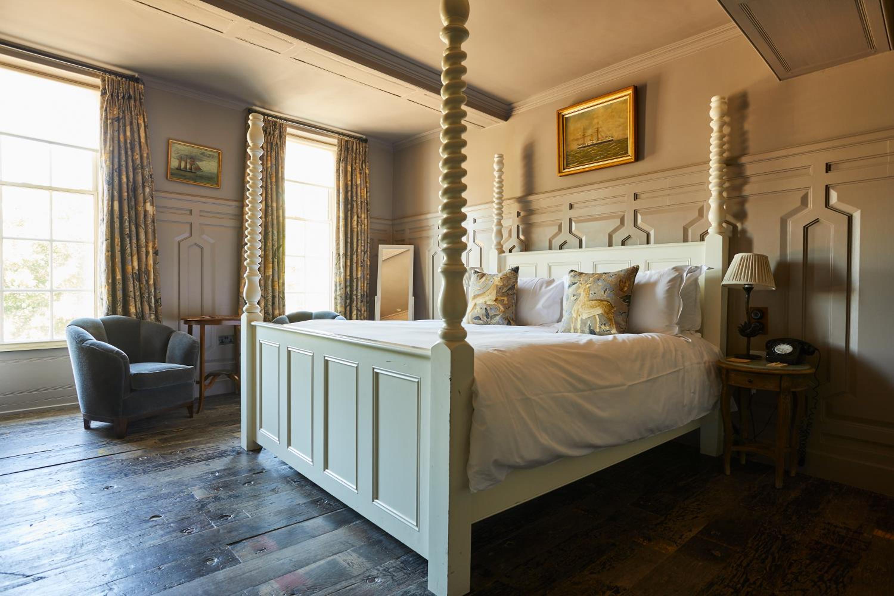 Deluxe King Room - Photo 1