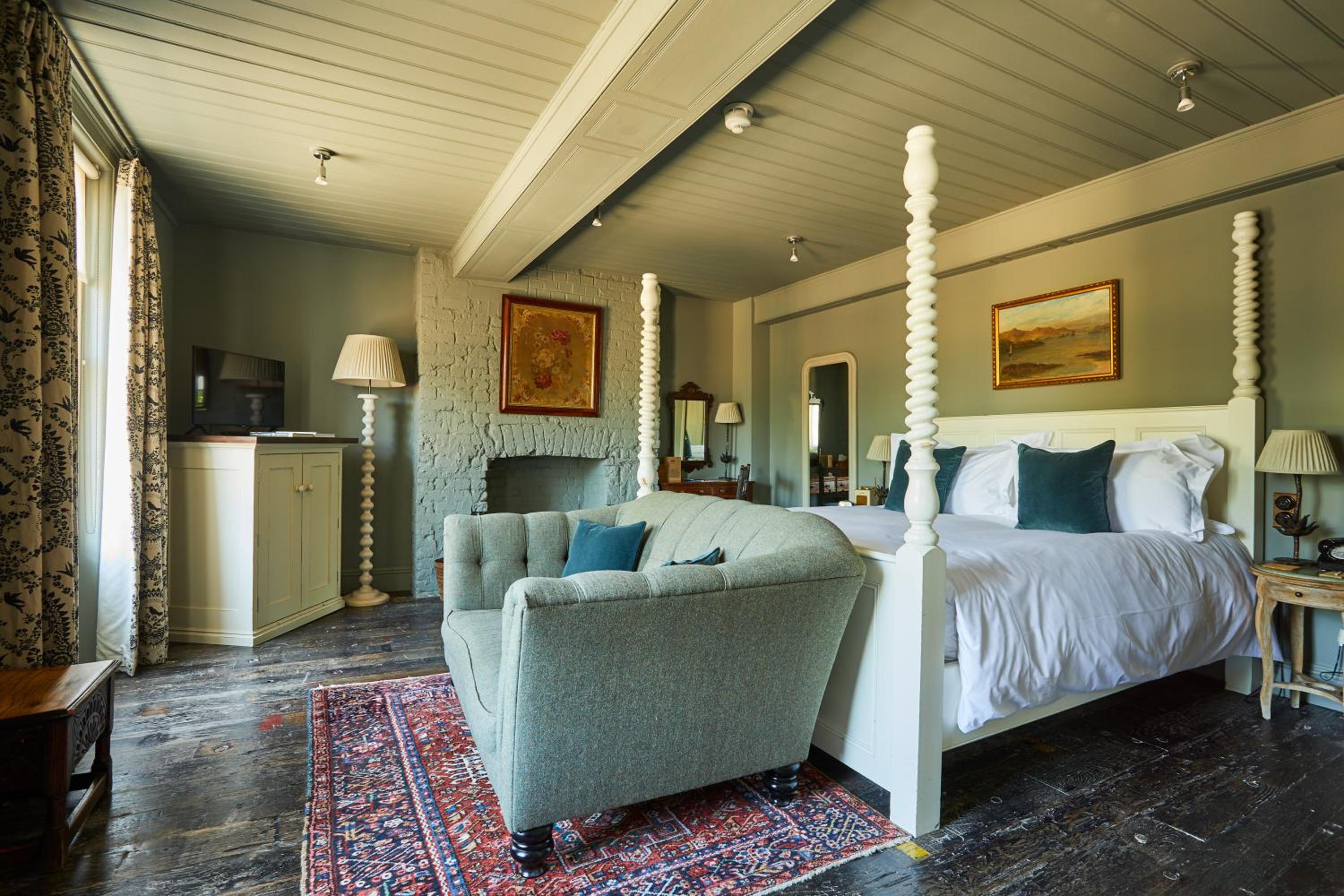 Deluxe King Room - Photo 4