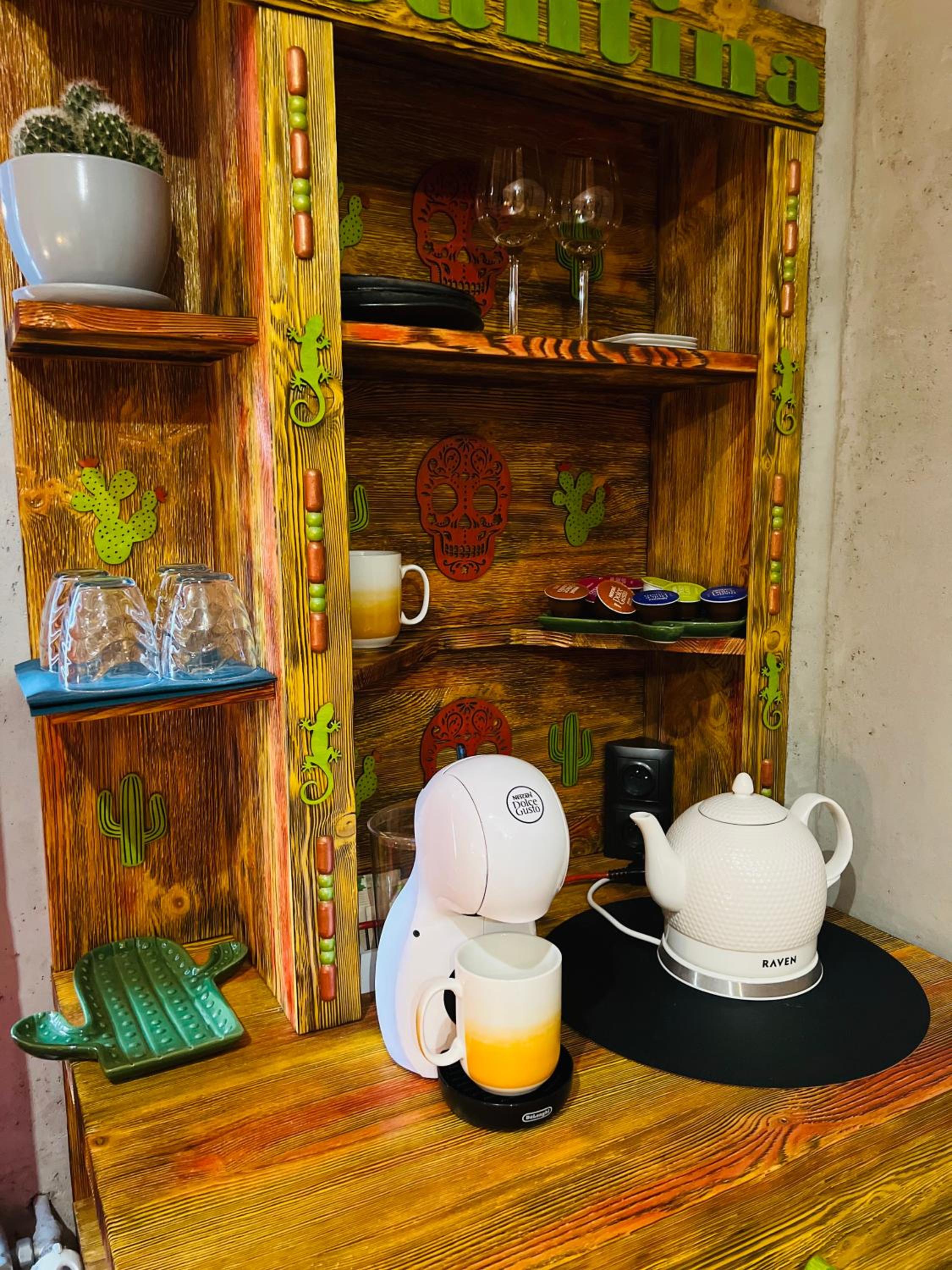 Studio - Photo 2