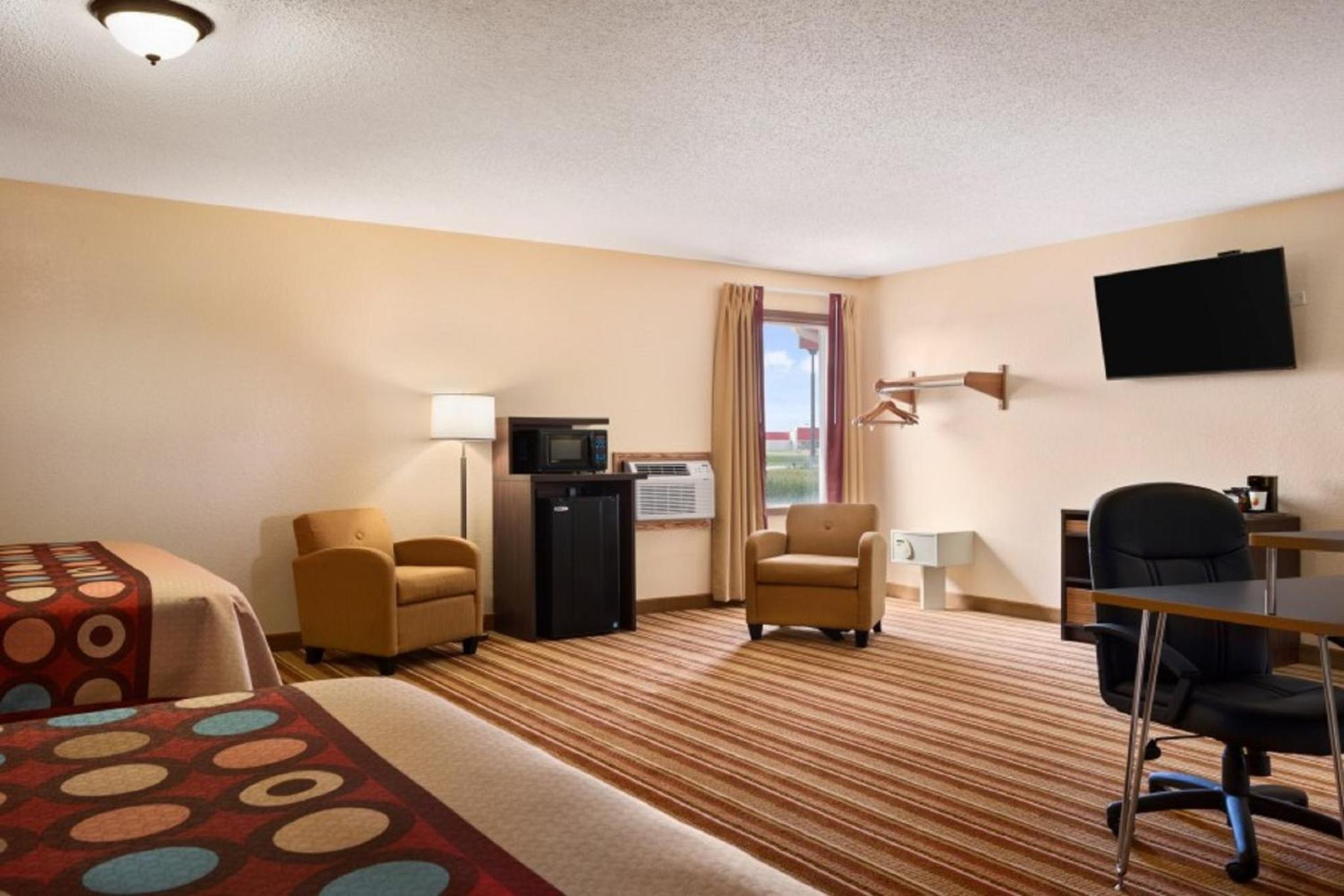 Studio Suite with Two King Beds - Non-Smoking - Photo 4