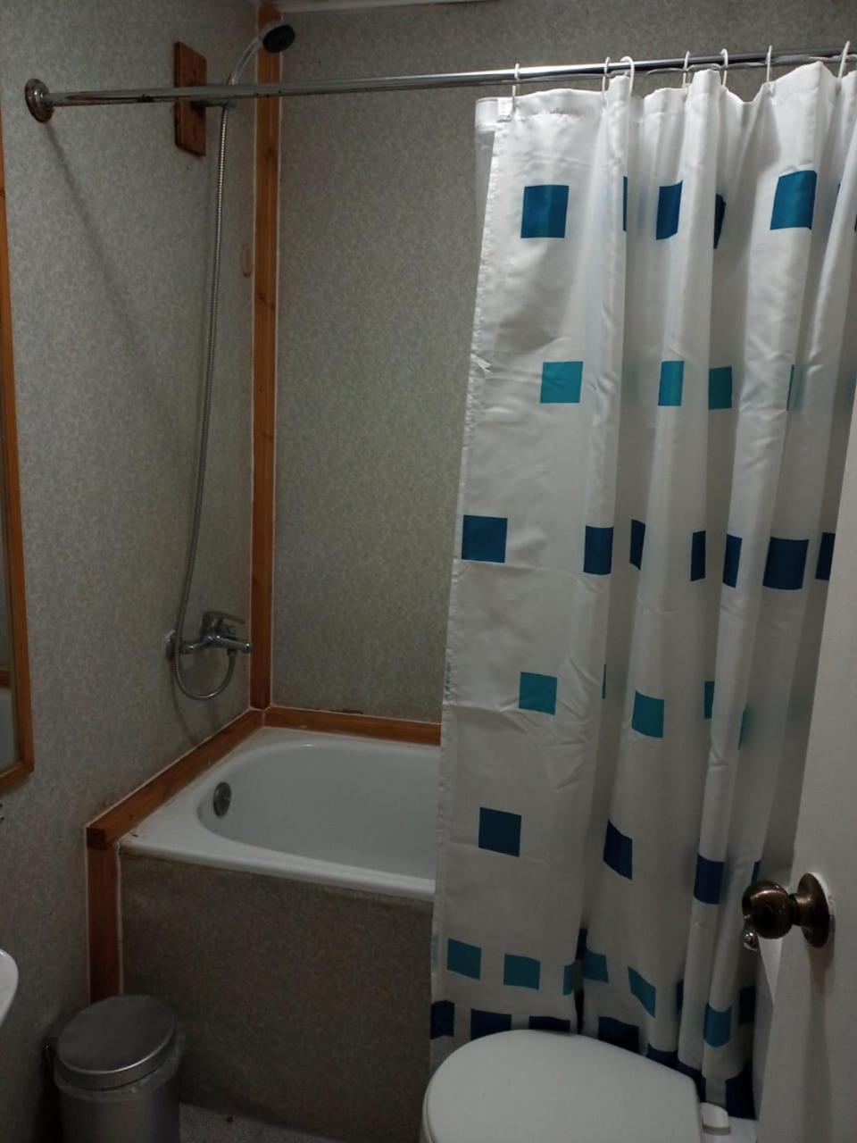 Economy Twin Room photo 2