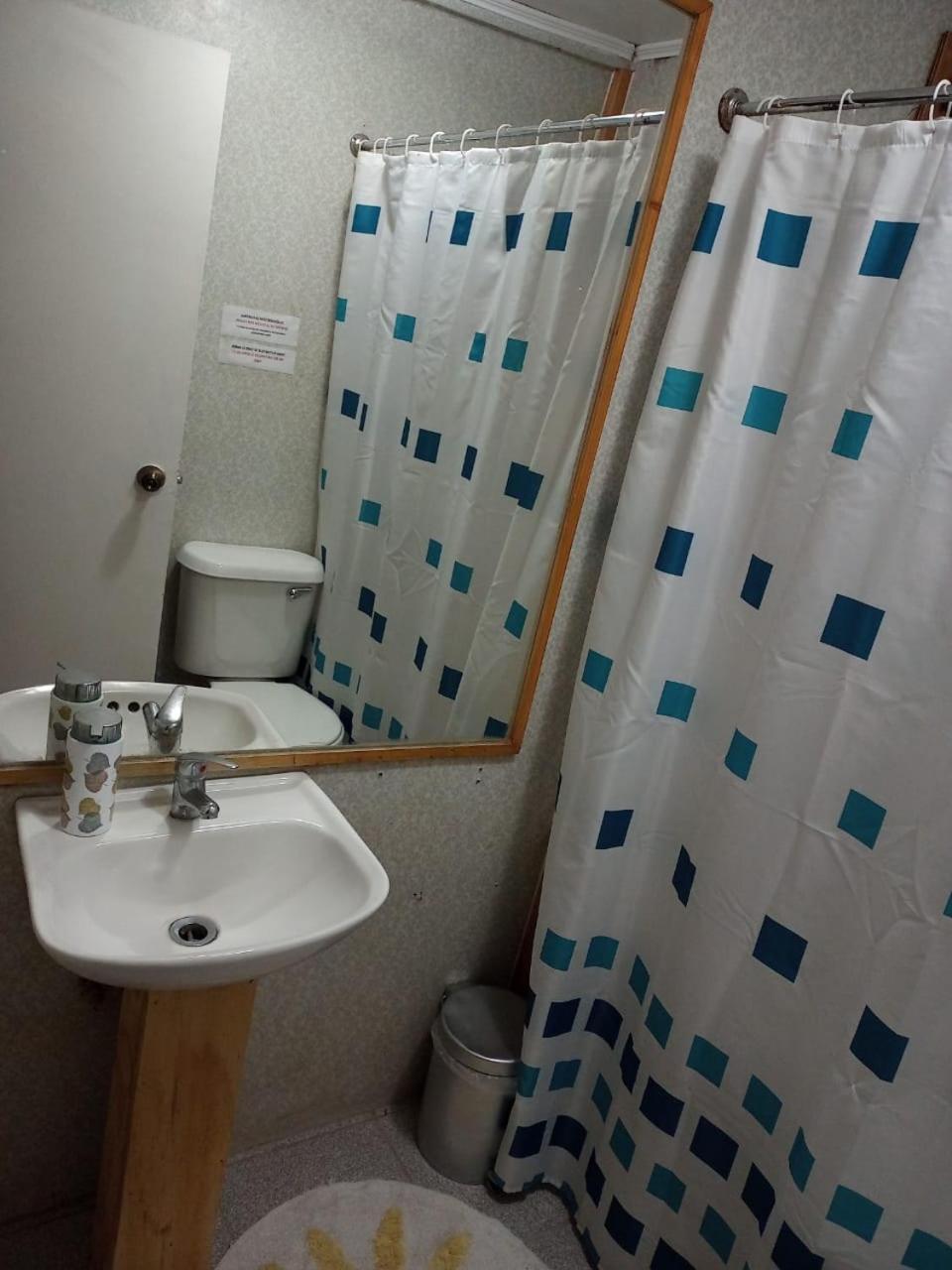 Economy Twin Room photo 3