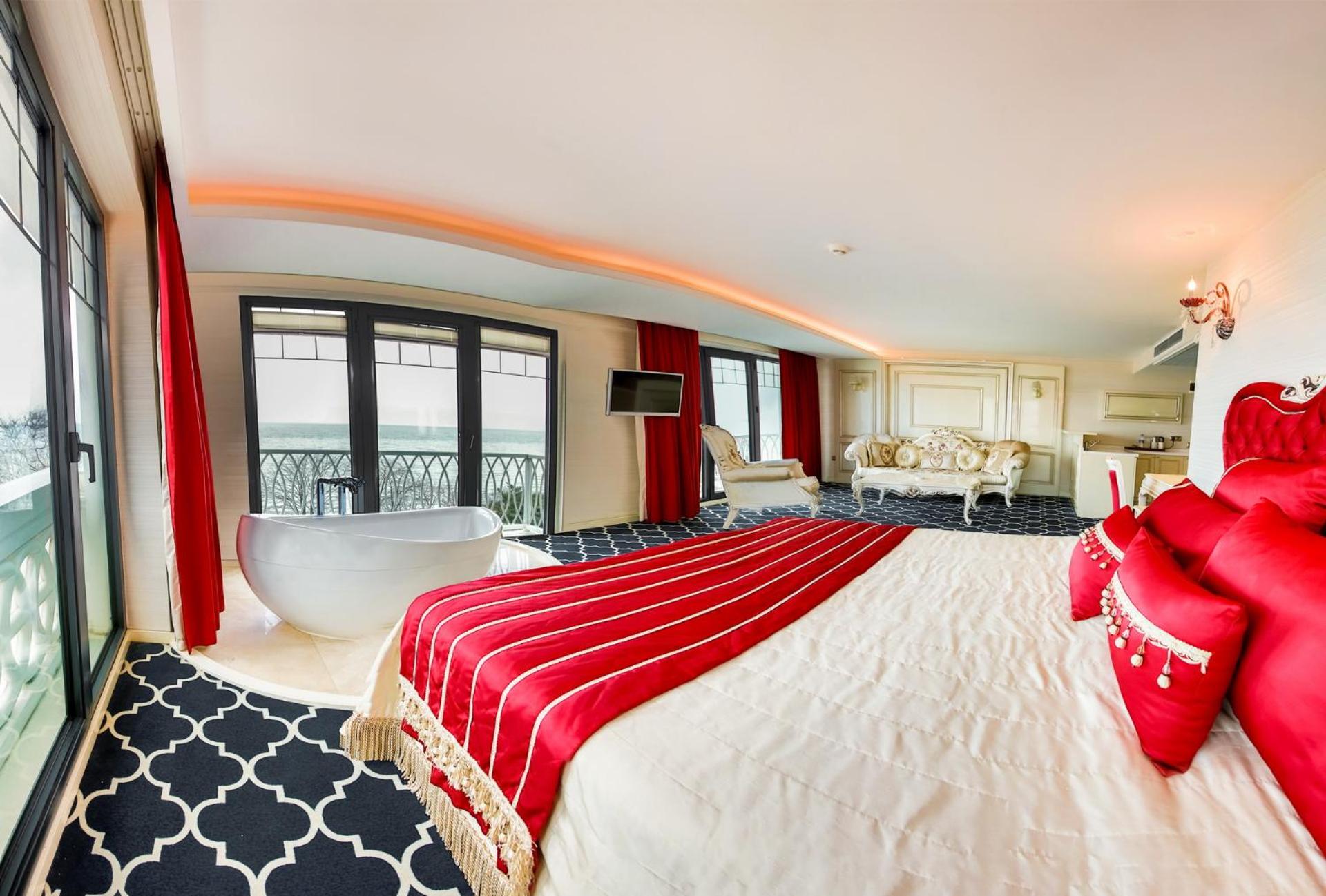 Deluxe Suite with Spa Bath photo 3