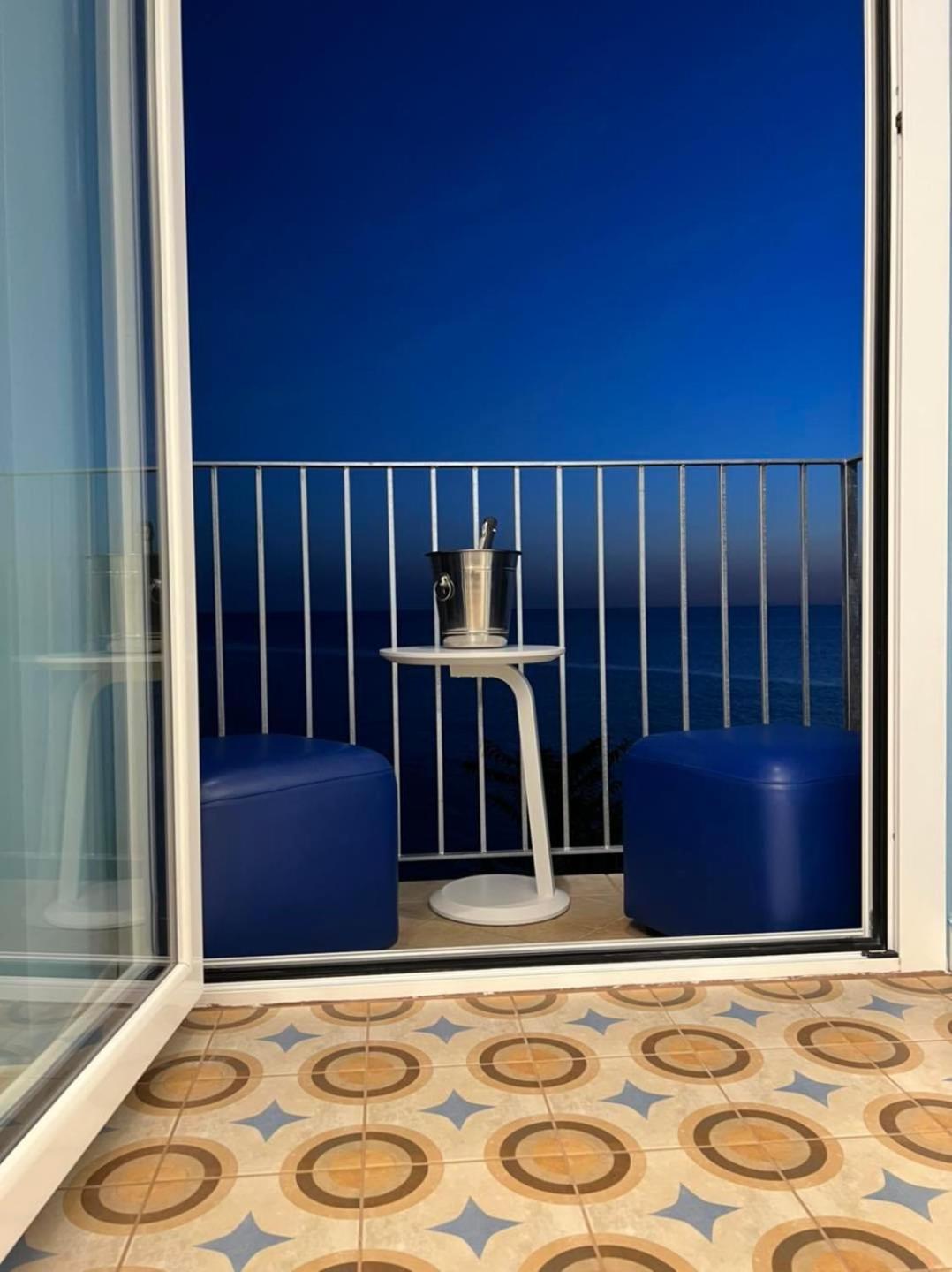 Deluxe Suite with Sea View photo 2