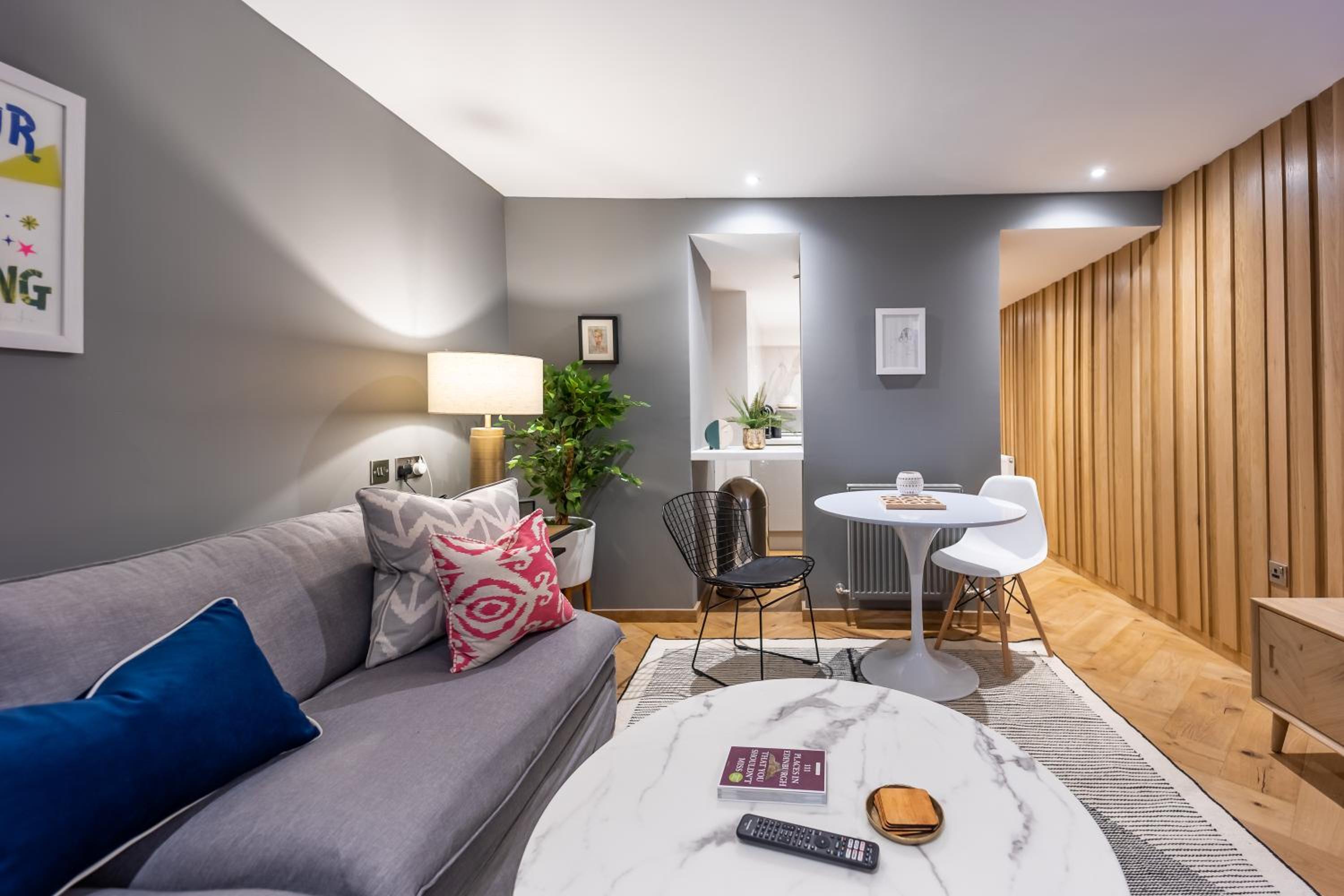 Classic One-Bedroom Apartment with Car Park