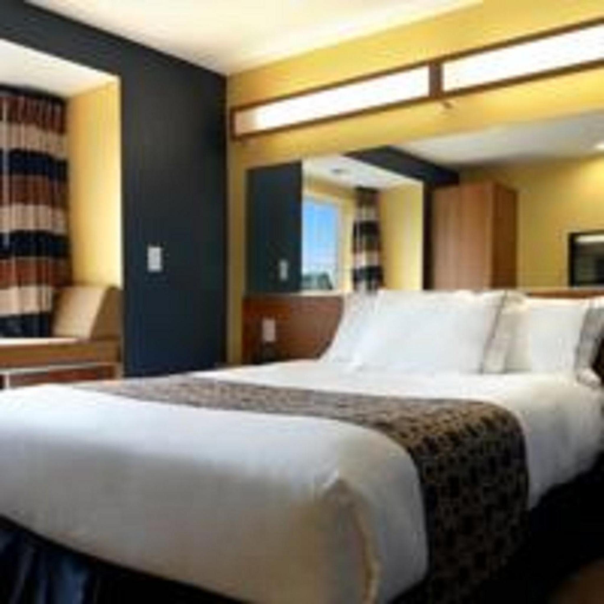 Queen Room - Non-Smoking - Photo 2