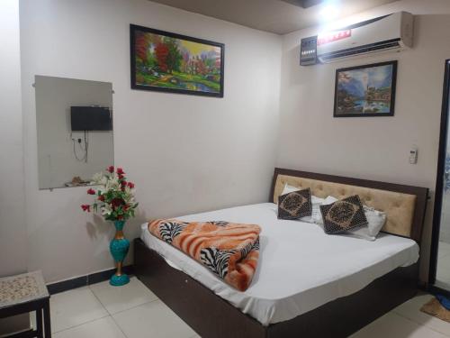 Deluxe Double Room (2 Adults + 1 Child) - Photo 8