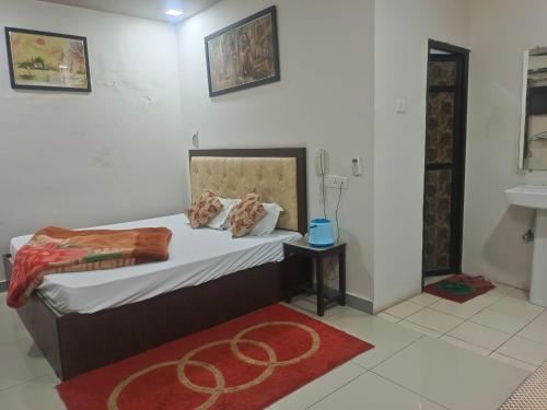 Deluxe Double Room (2 Adults + 1 Child) - Photo 9