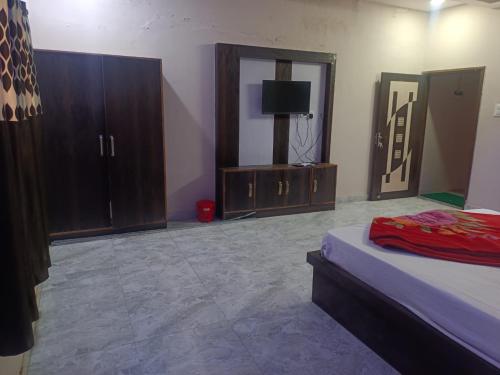 Deluxe Double Room (2 Adults + 1 Child) - Photo 13