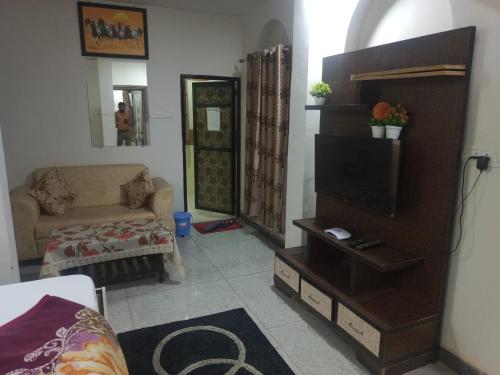 Deluxe Double Room (2 Adults + 1 Child) - Photo 14