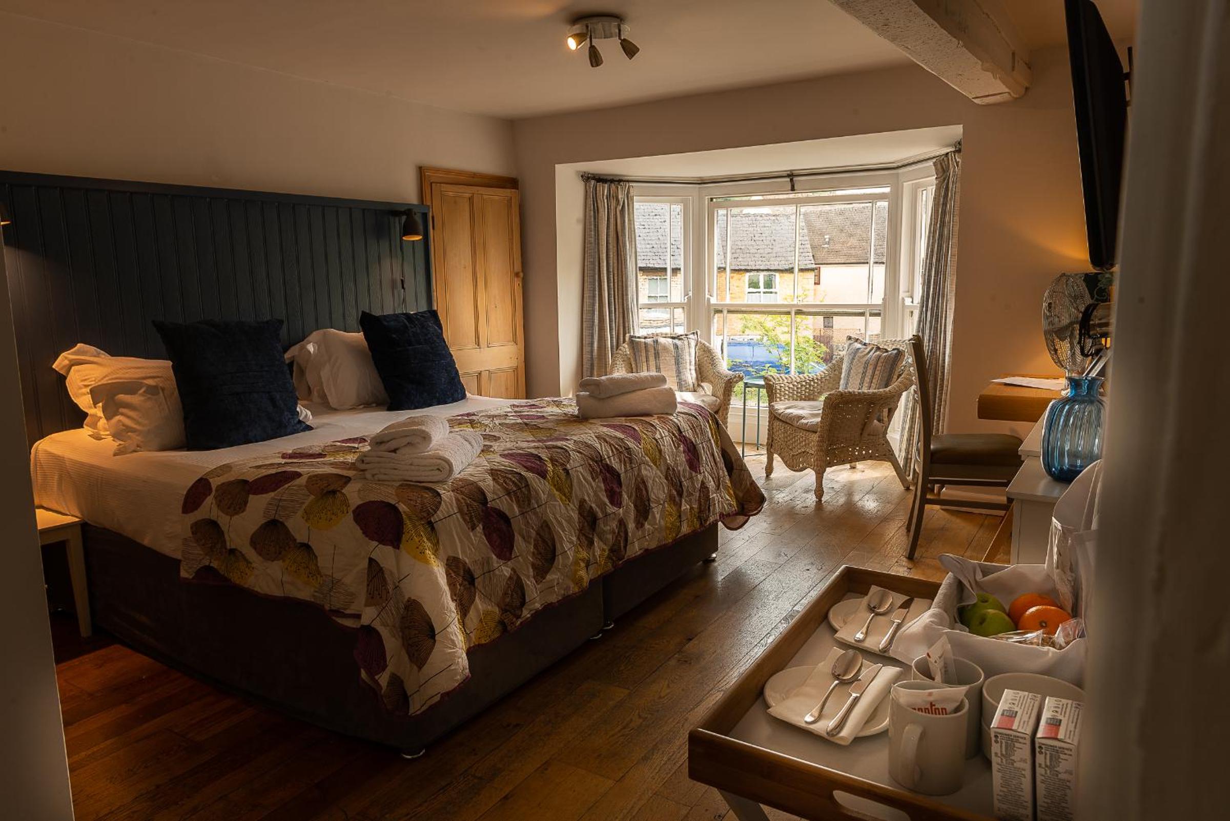 Double or Twin Room with Private Bathroom - Photo 2