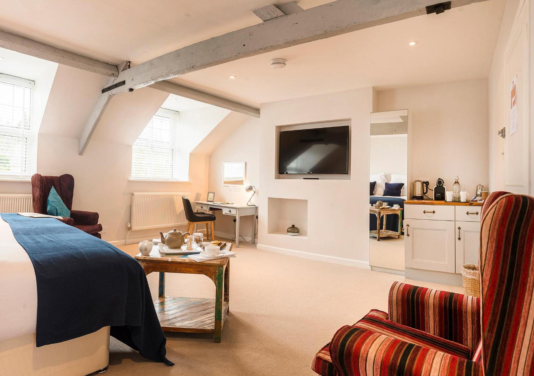 Superior King Room - Photo 3