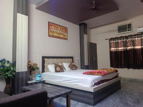 Deluxe Double Room (2 Adults + 1 Child) - Photo 11