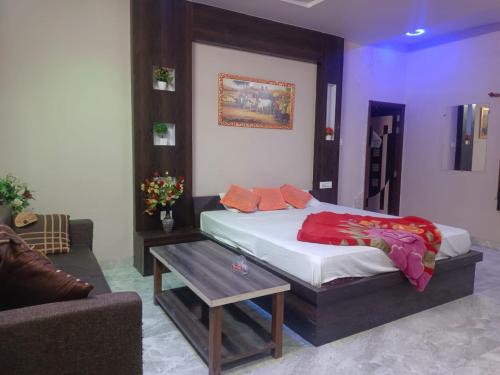 Deluxe Double Room (2 Adults + 1 Child) - Photo 17