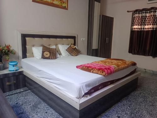 Deluxe Double Room (2 Adults + 1 Child) - Photo 5