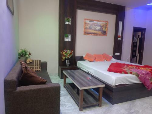 Deluxe Double Room (2 Adults + 1 Child) - Photo 18