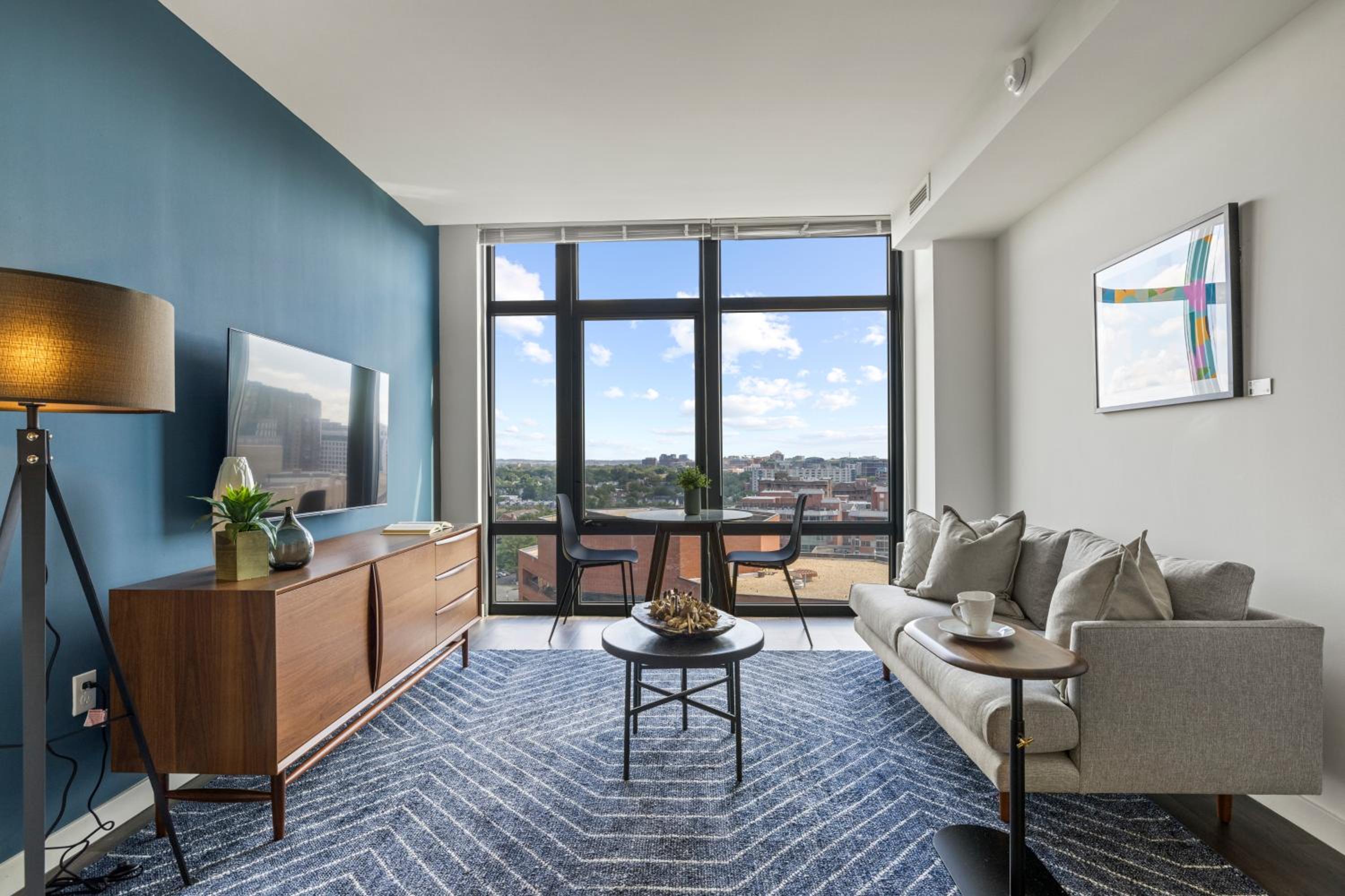 One-Bedroom Apartment - Photo 1