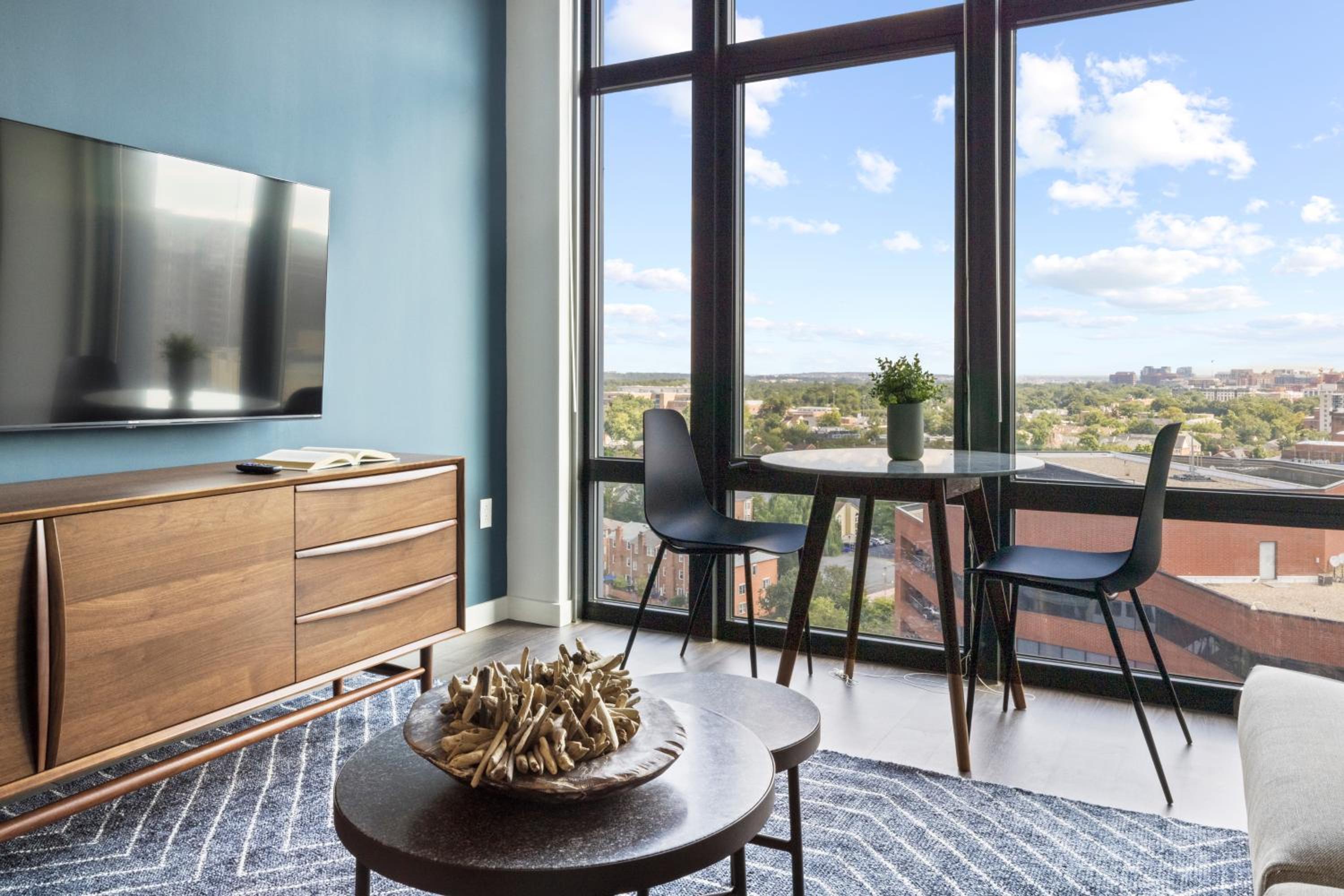 One-Bedroom Apartment - Photo 3