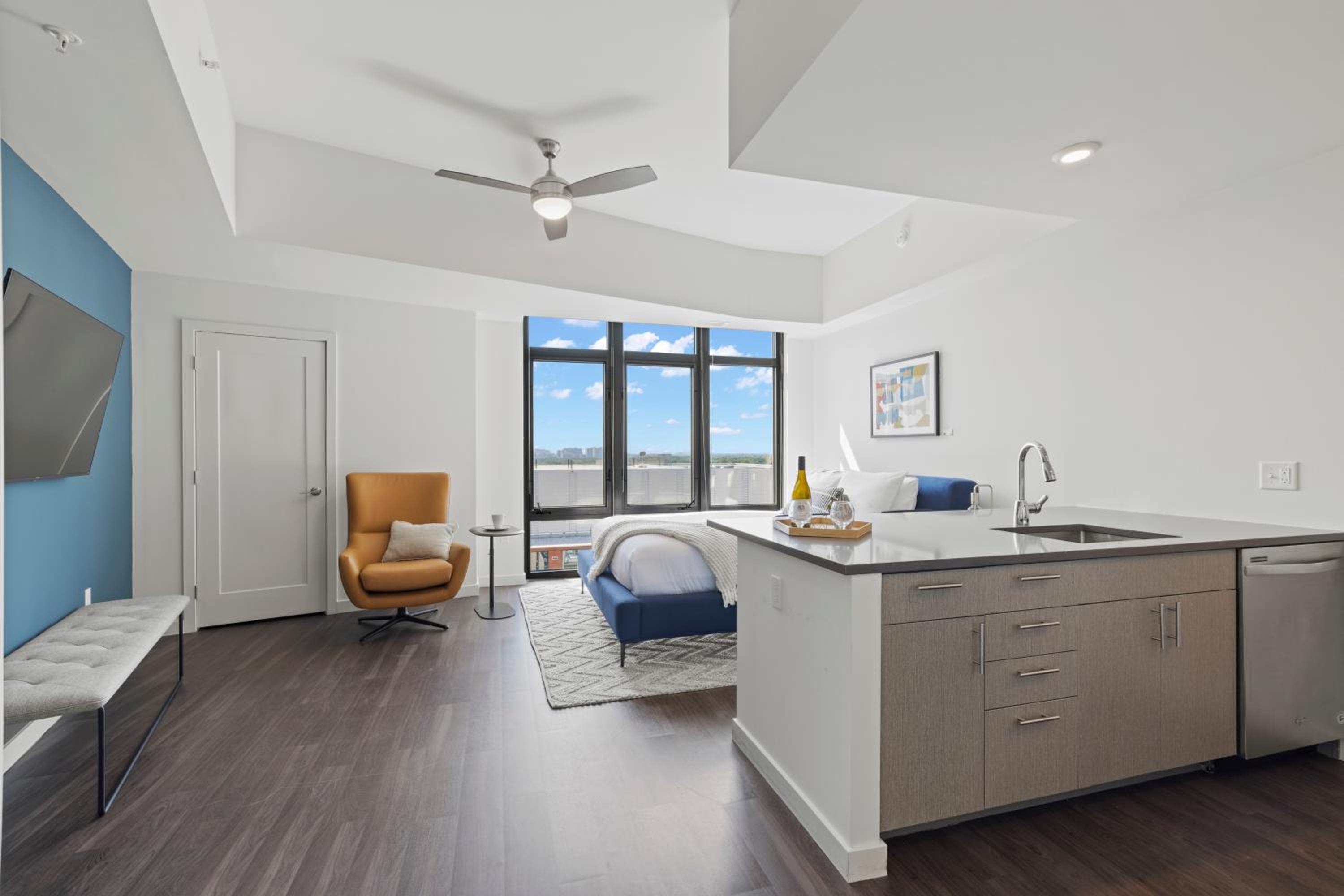 Studio Apartment - Photo 1