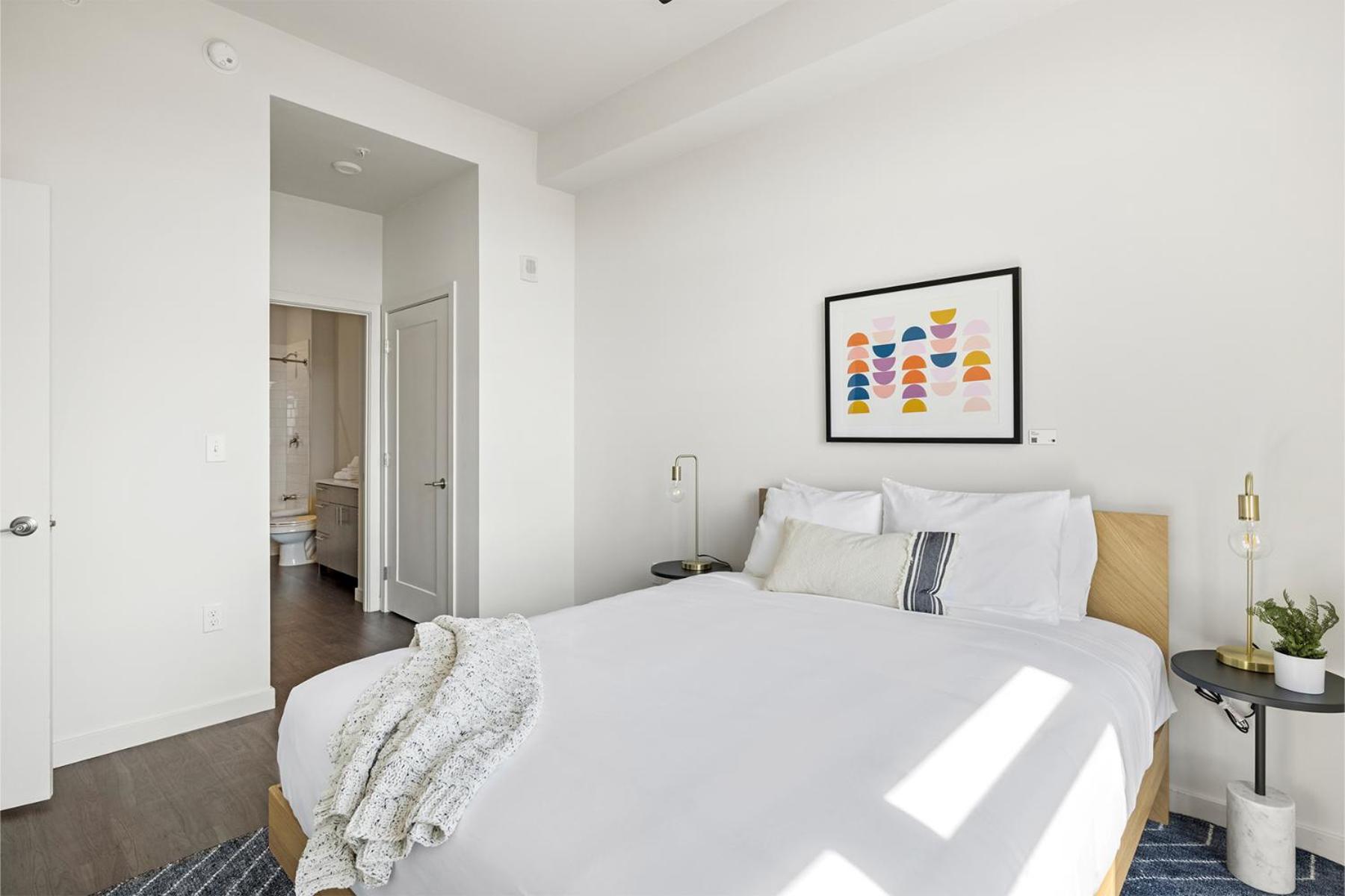 Premium One Bedroom Apartment with Balcony  - Photo 5