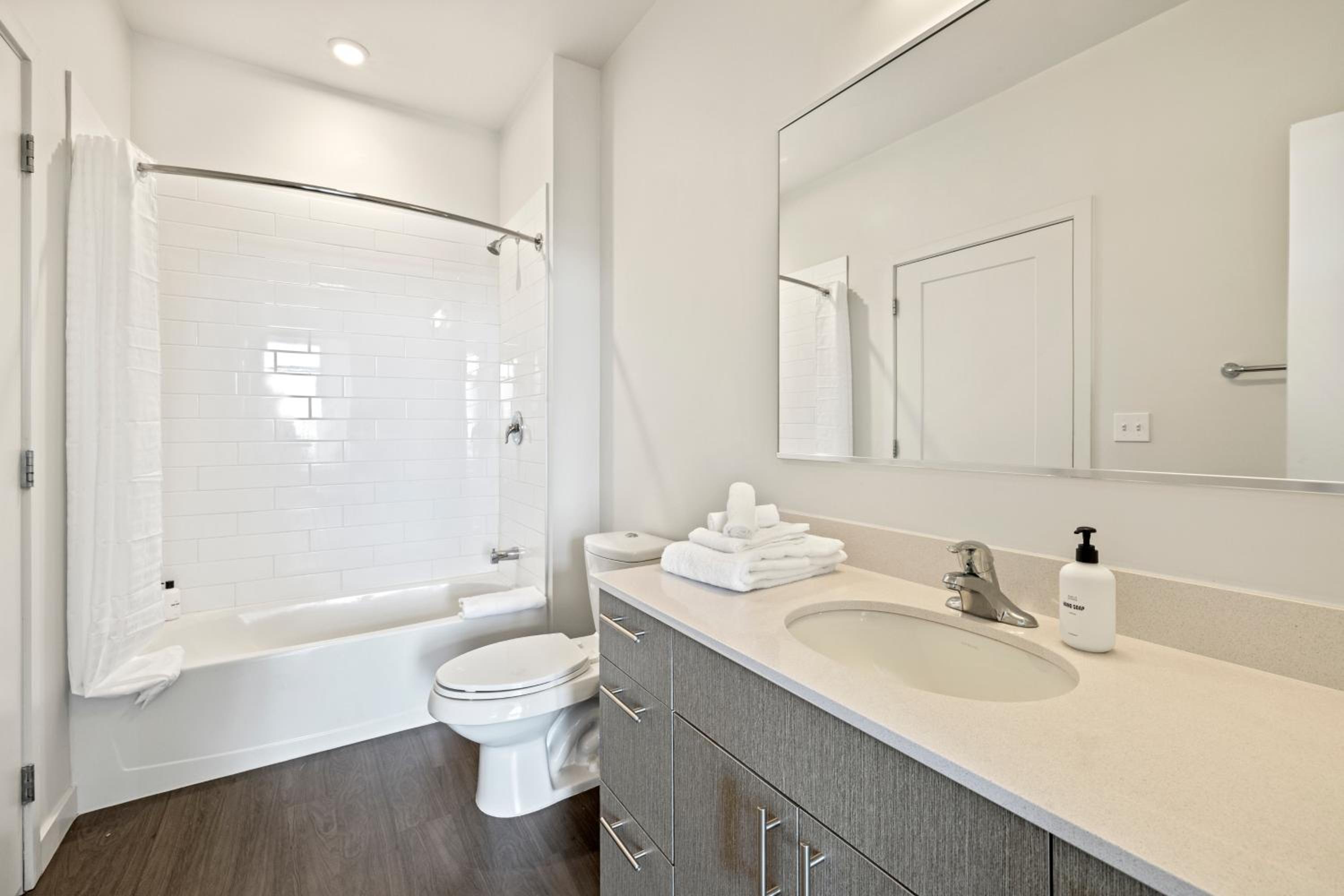 Premium One Bedroom Apartment - Photo 5