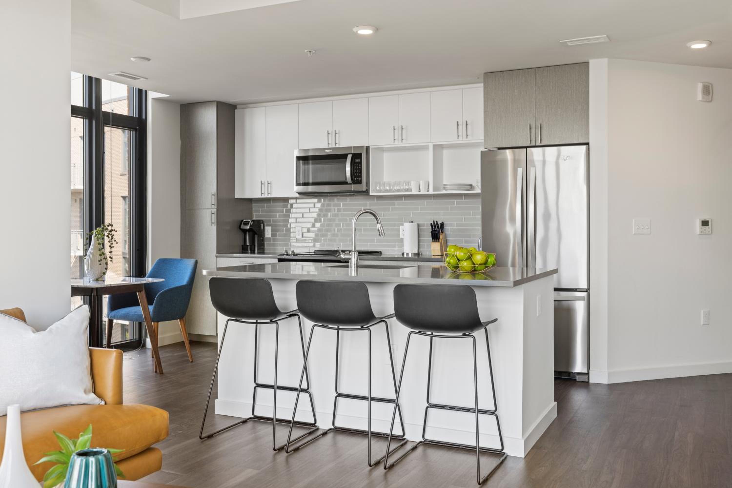 Premium Two Bedroom Apartment with Balcony - Photo 6