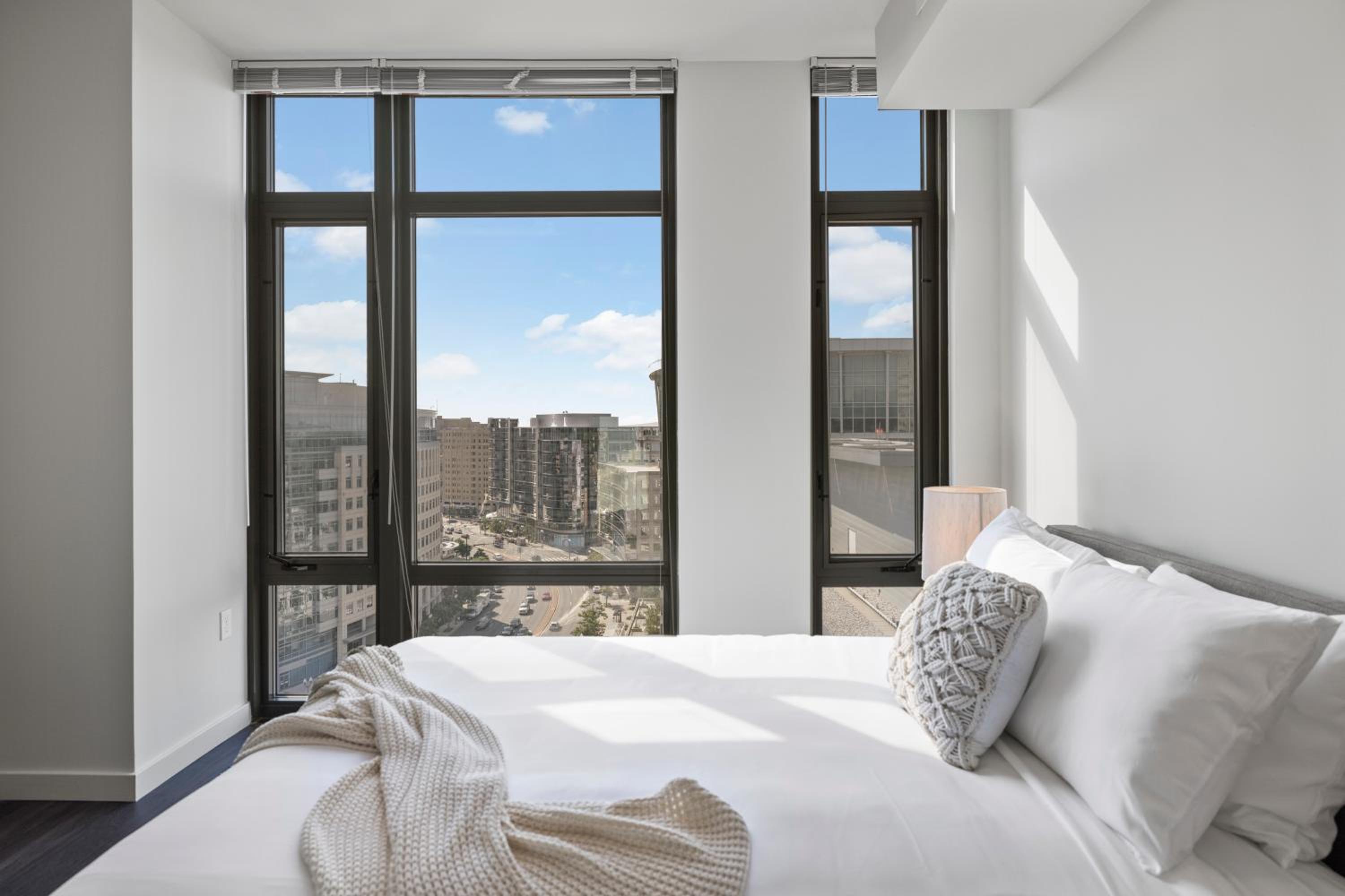 Premium Two Bedroom Apartment with Balcony - Photo 2