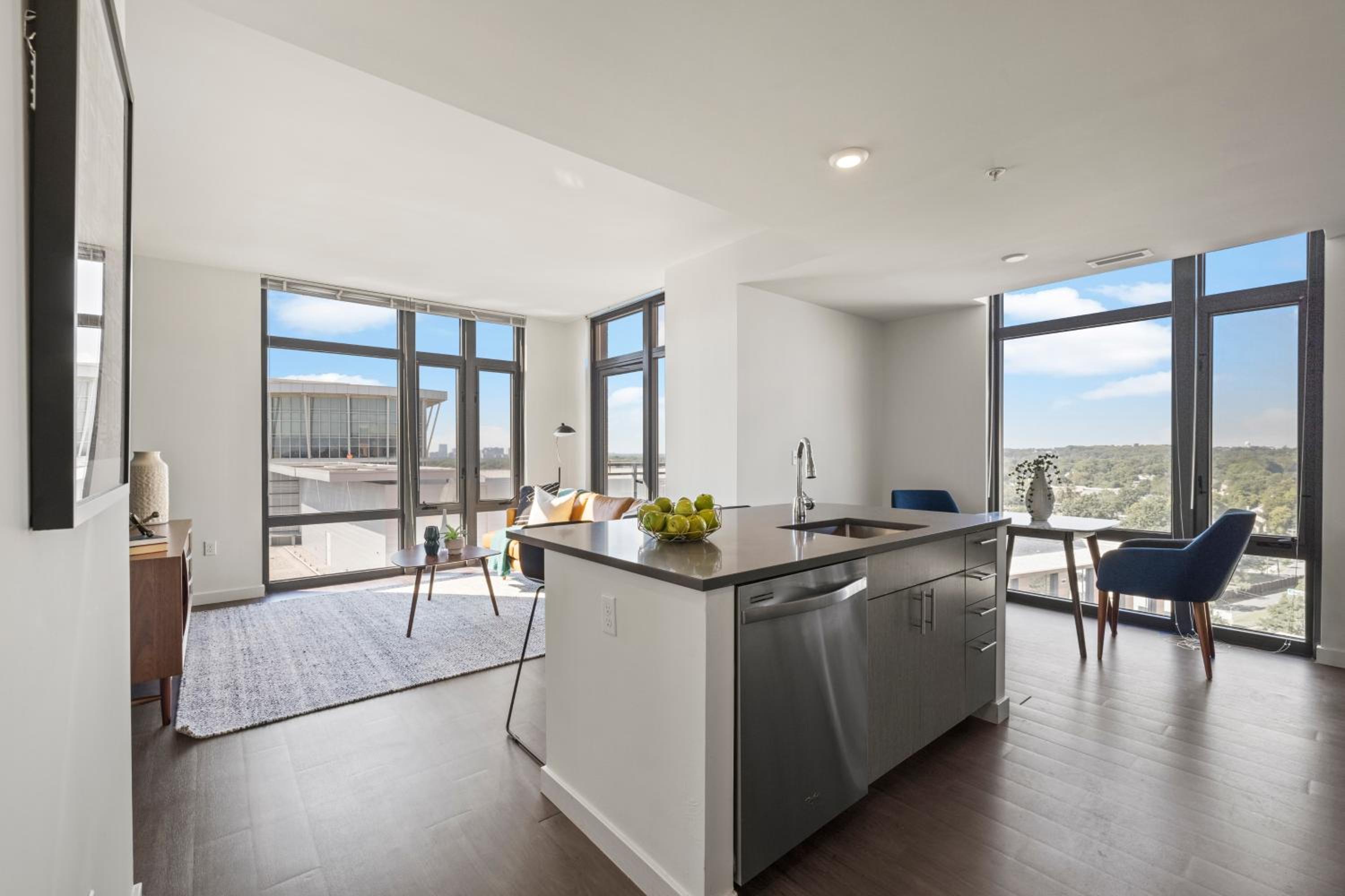 Premium Two Bedroom Apartment with Balcony - Photo 1