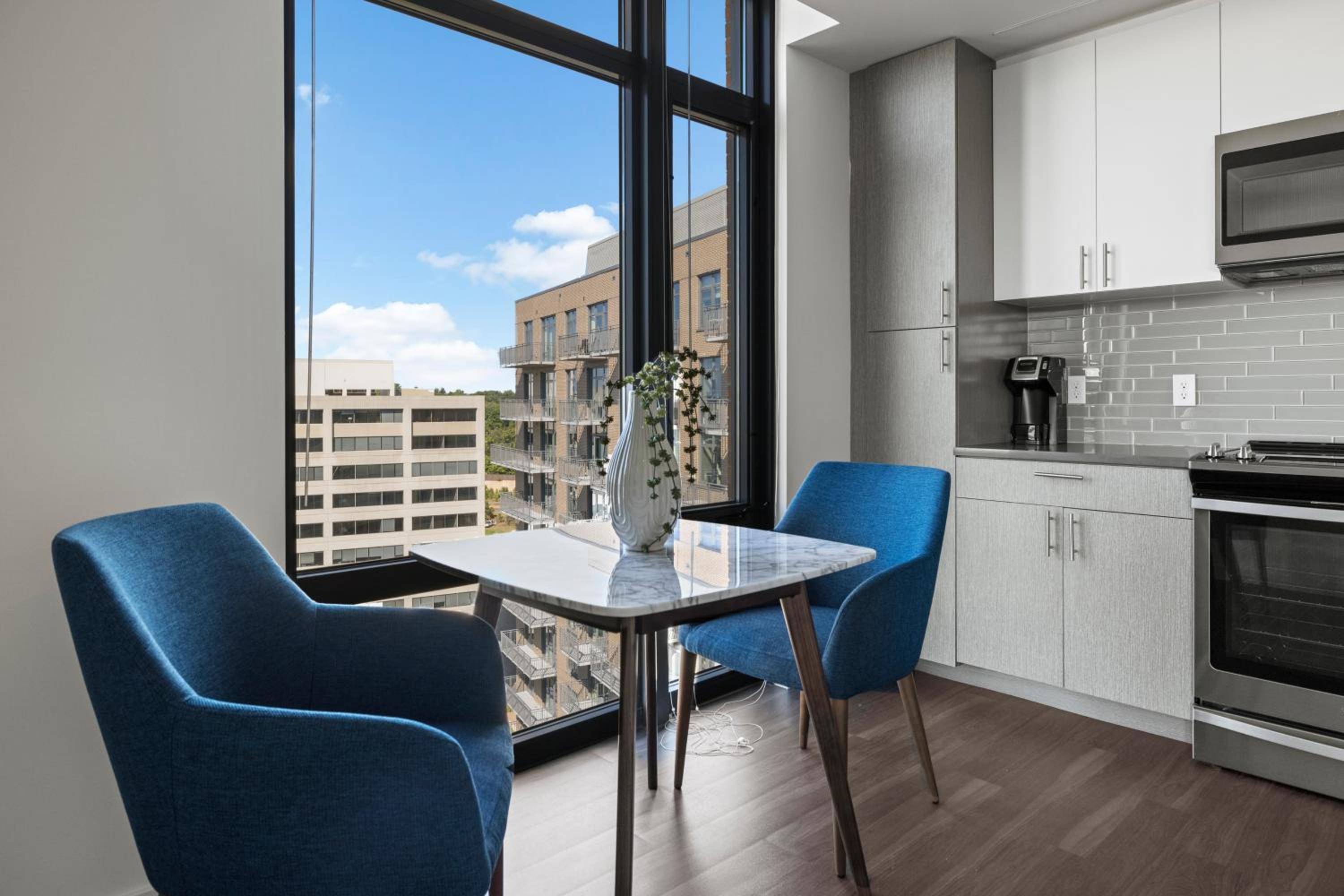 Premium Two Bedroom Apartment with Balcony - Photo 5