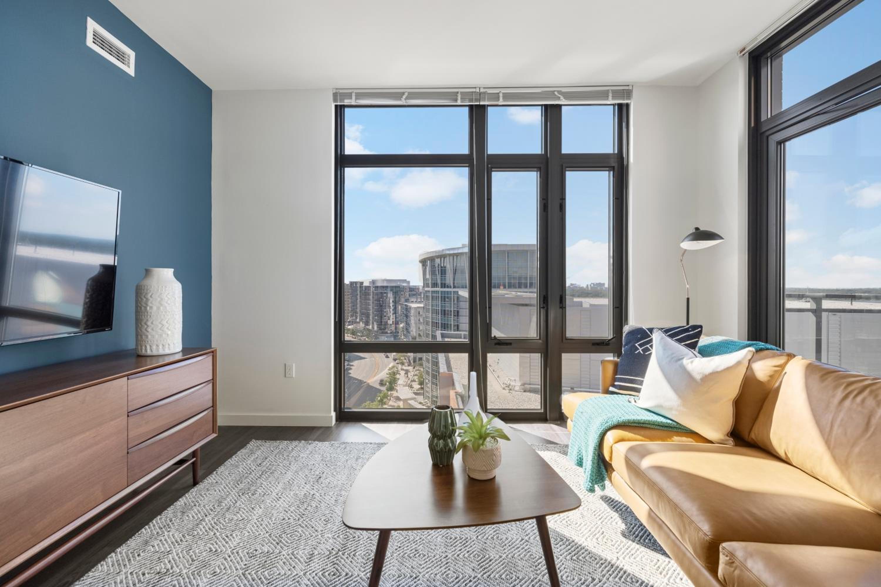 Premium Two Bedroom Apartment with Balcony - Photo 3