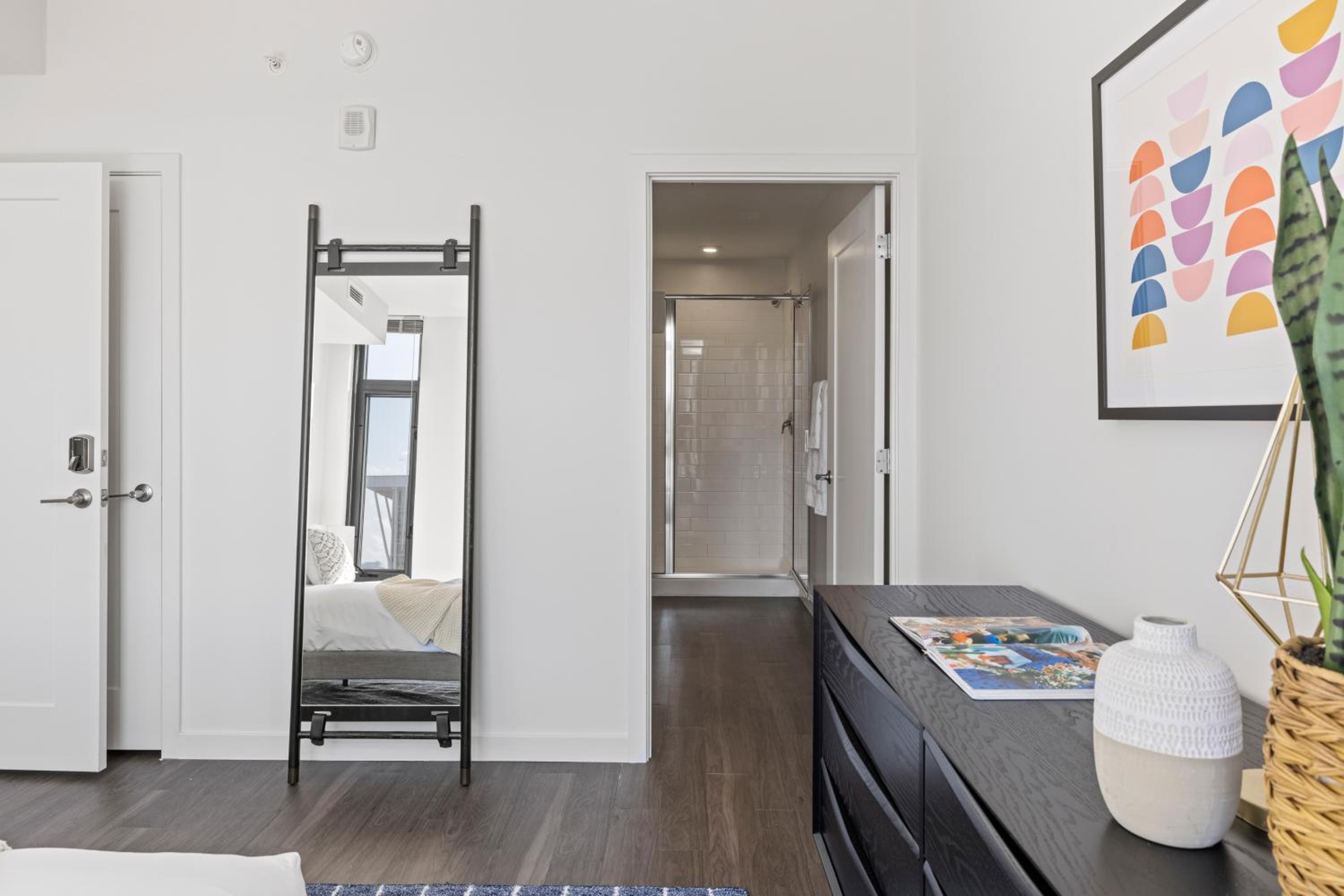 Premium Two Bedroom Apartment with Balcony - Photo 8