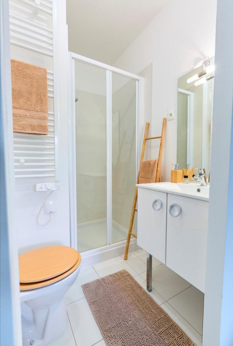 Family Room with Shower photo 2