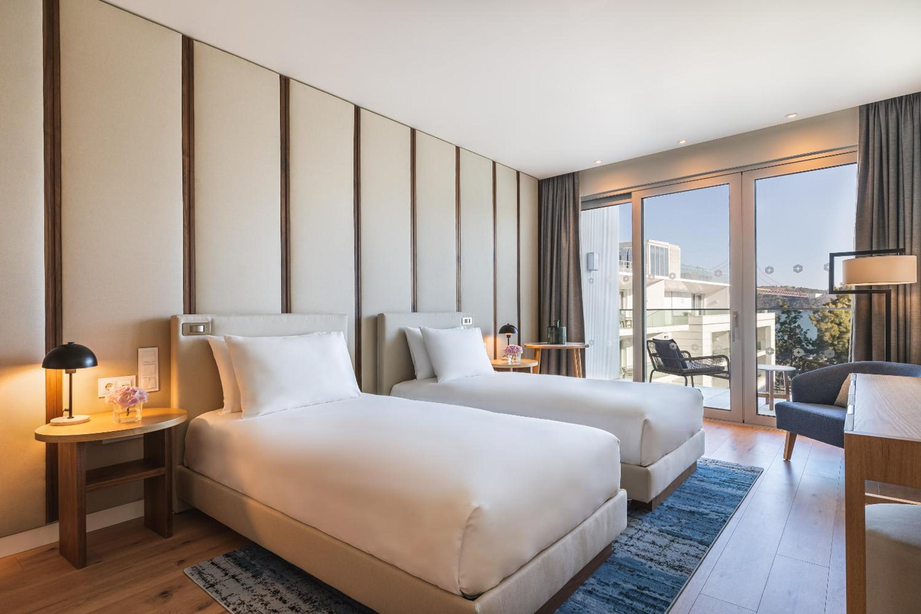 Standard Twin Room with River View - Photo 6